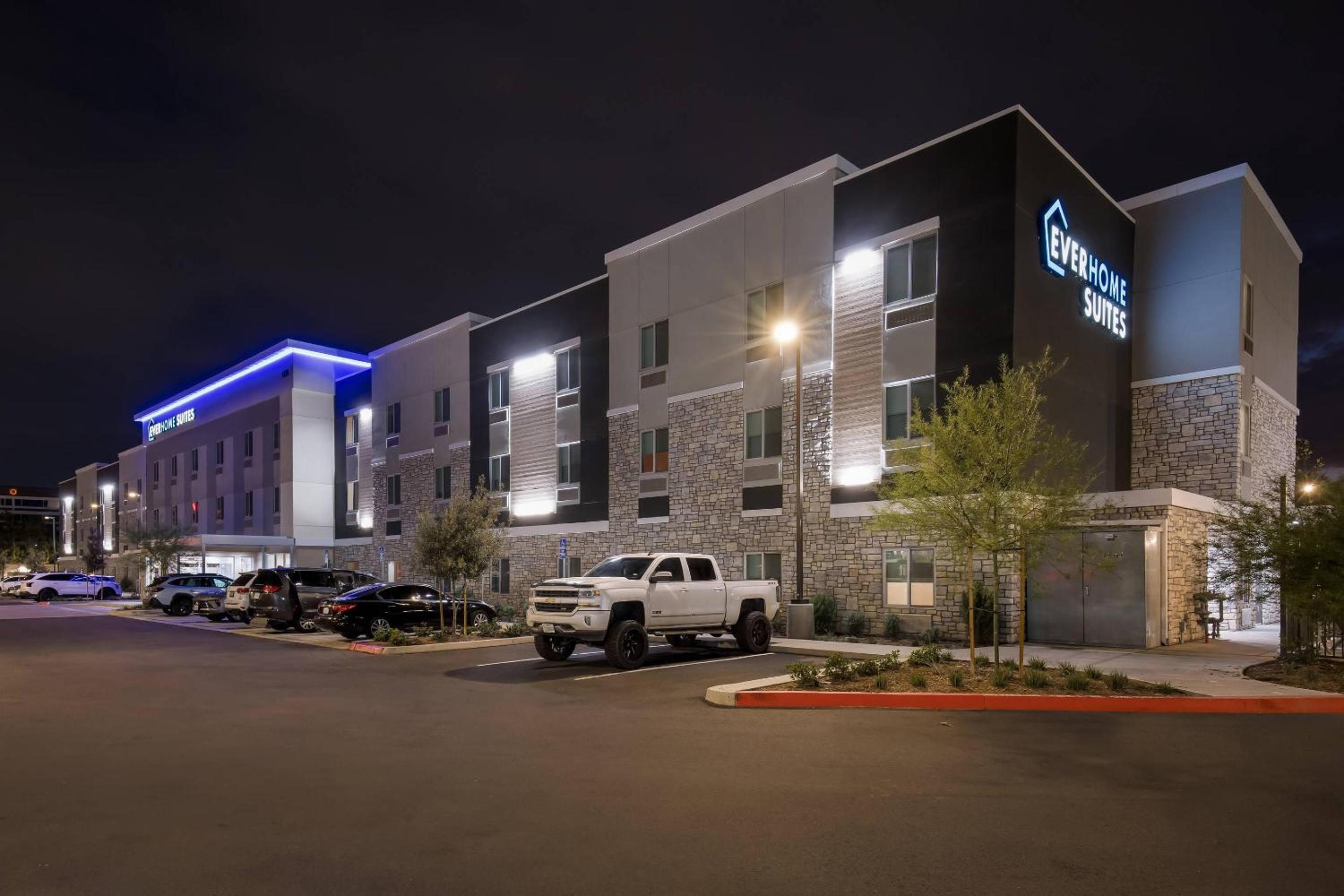 Everhome Suites Ontario Airport