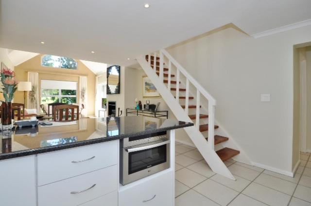 Hotel Glen Abbey Apartments On The Erinvale Golf And Country Esate