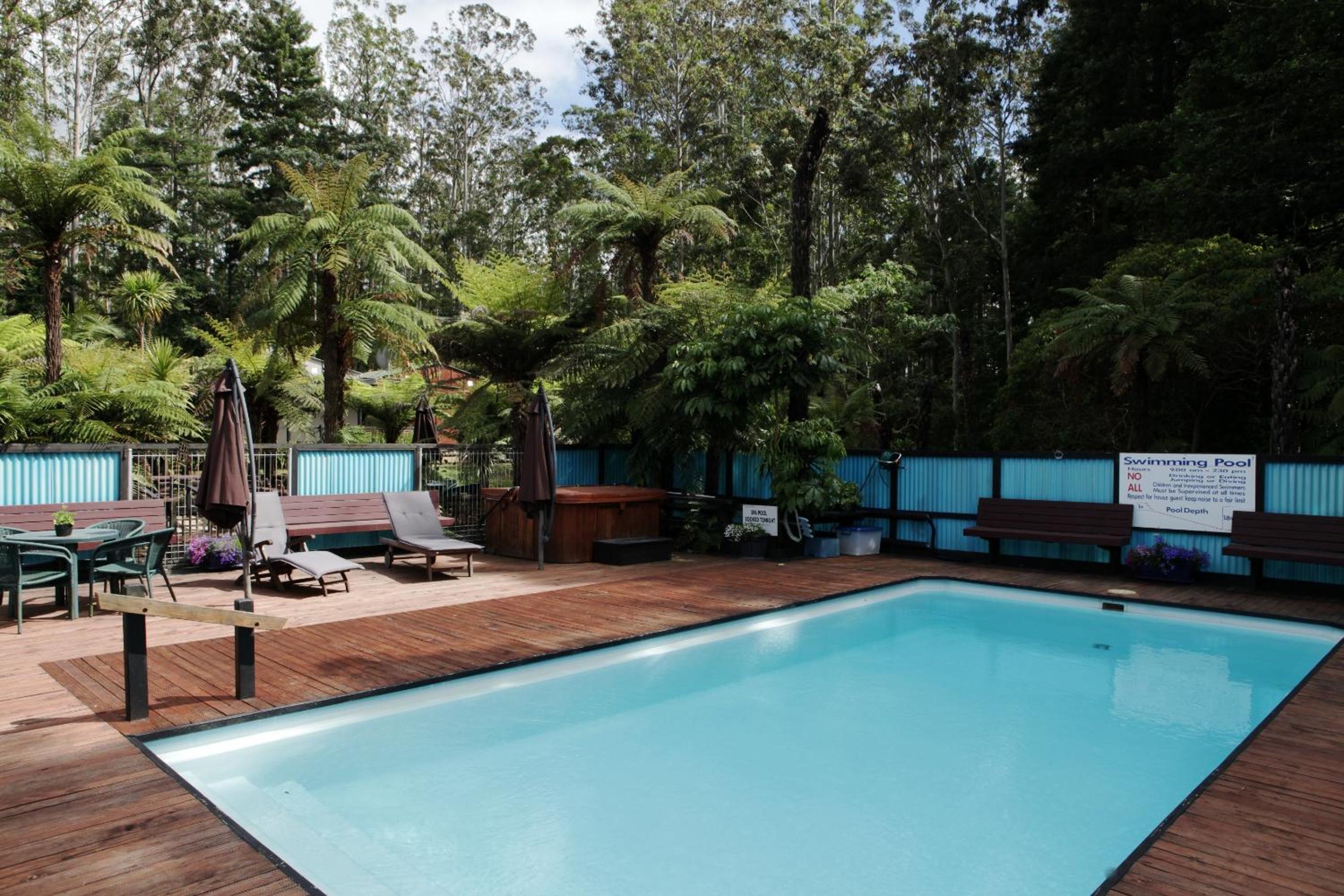 Woodlands Motel