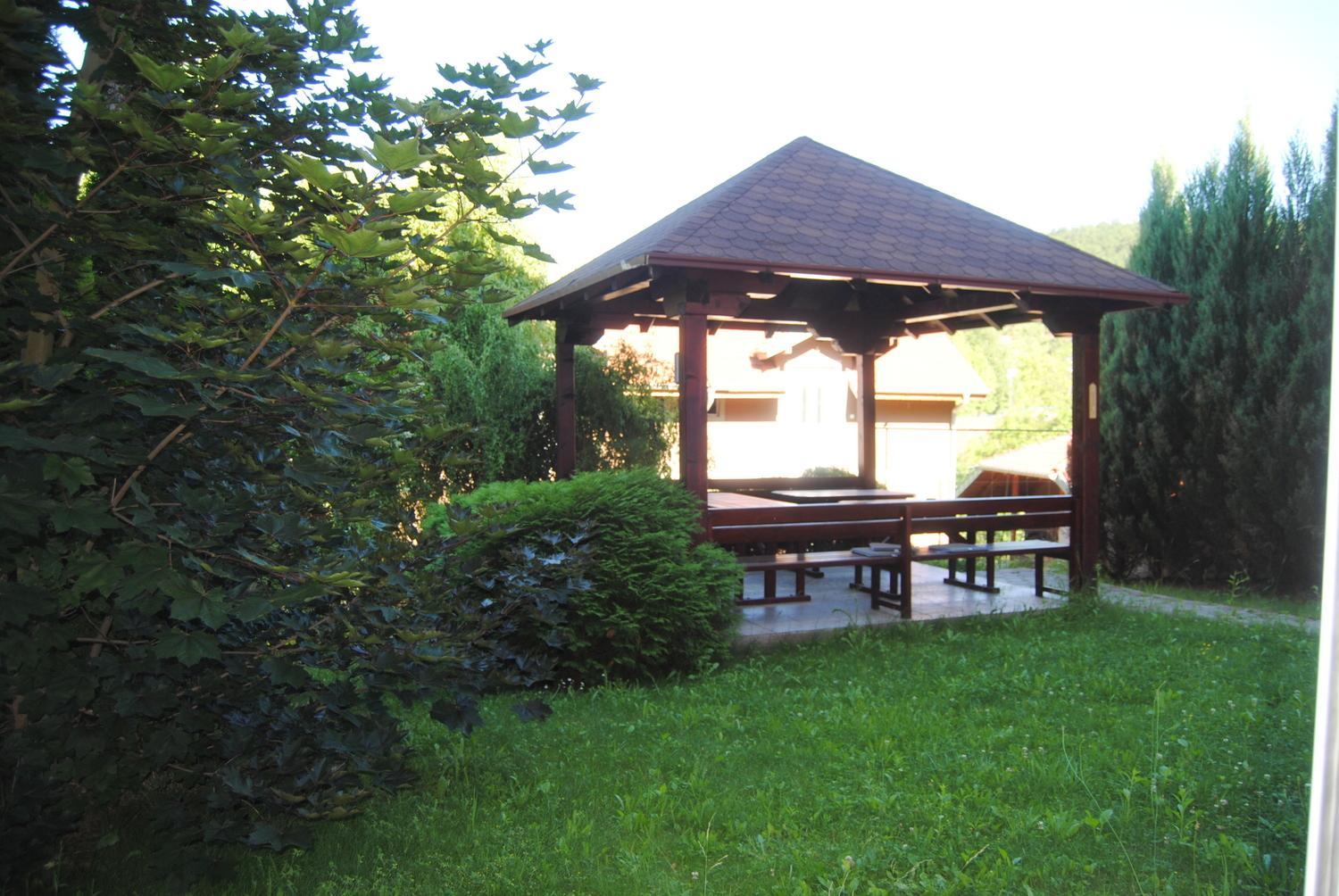 Photo 10
