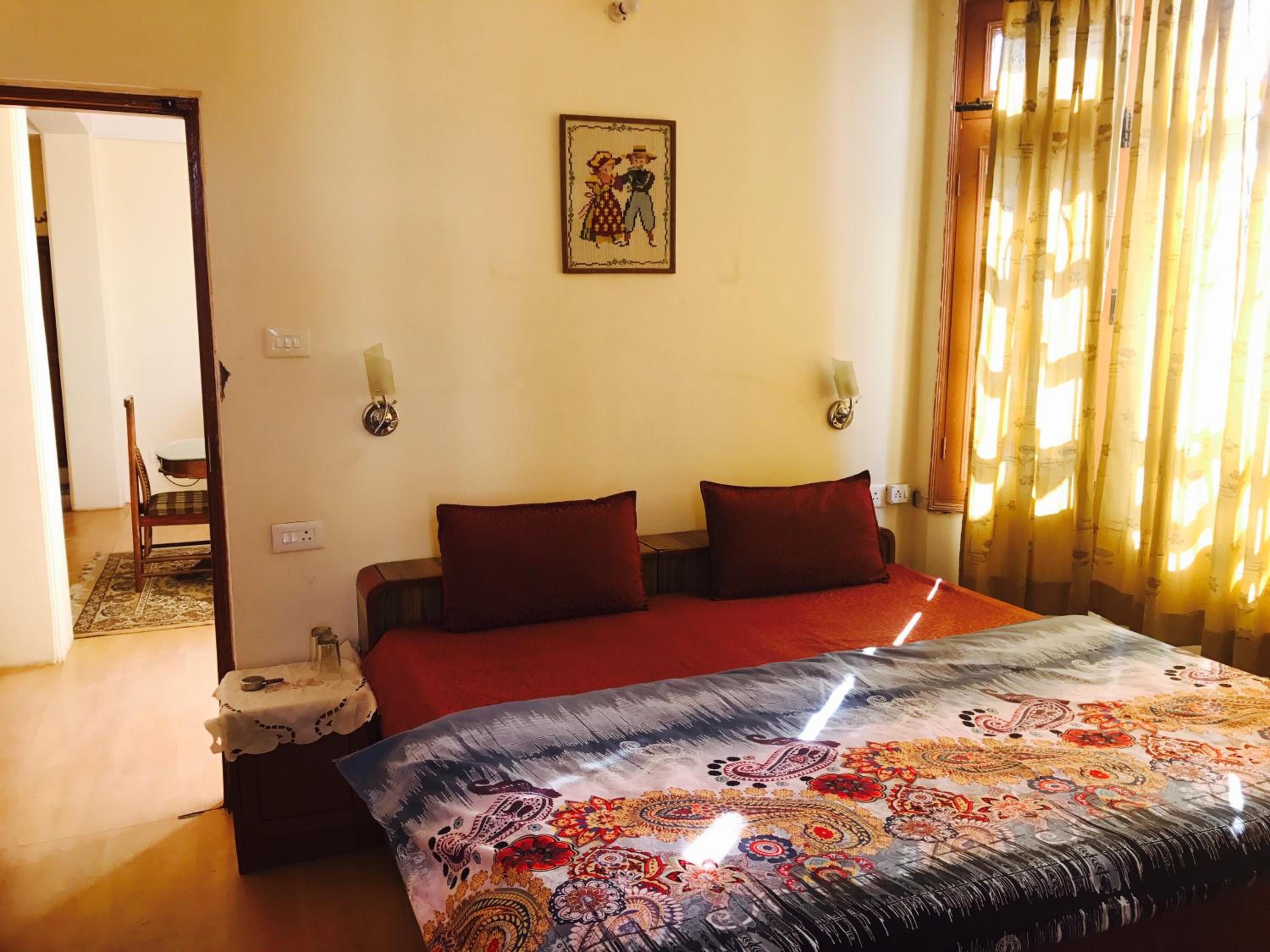 RidgeView Homestay near Lakkar Bazar view 5
