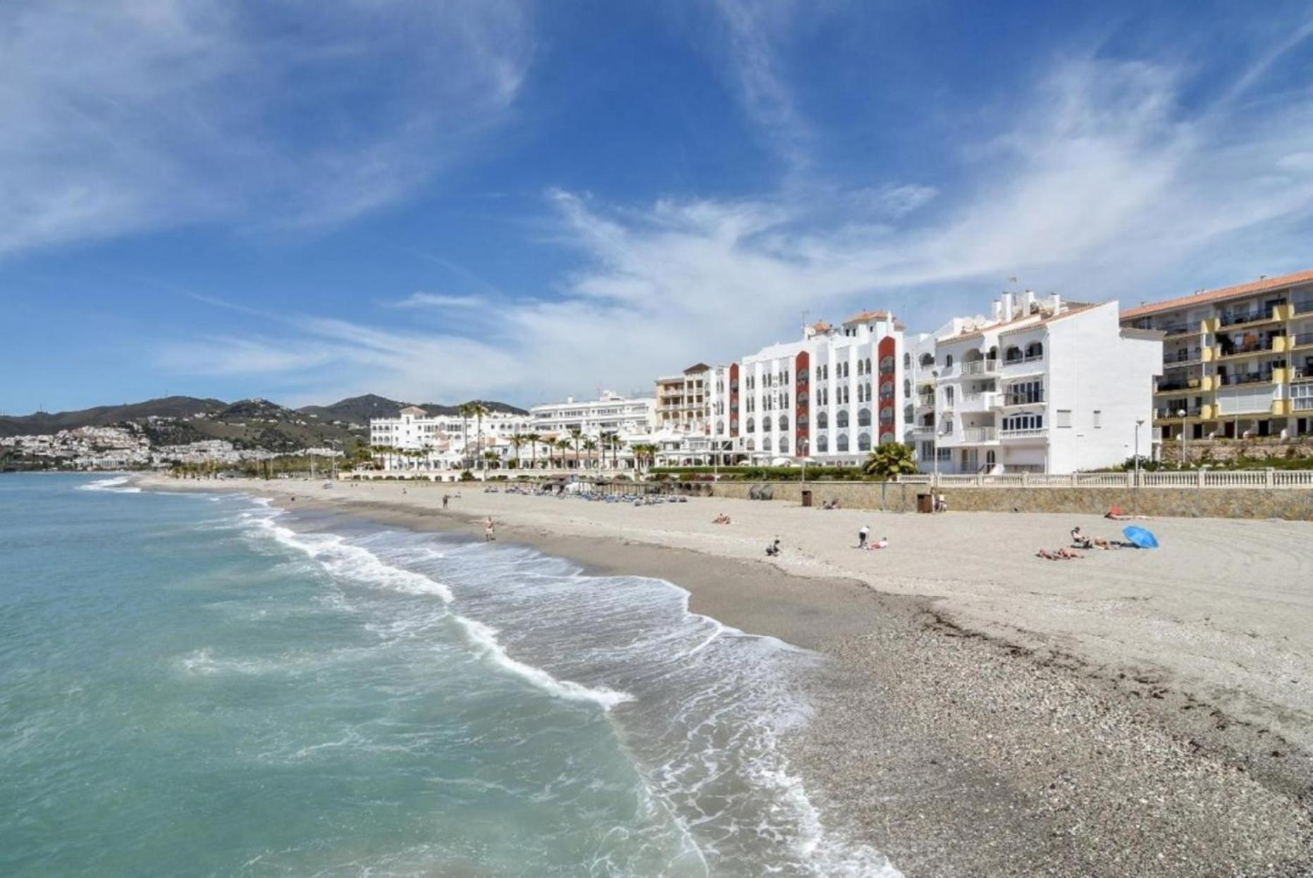 Apartment over torrecilla beach promenade photo 2