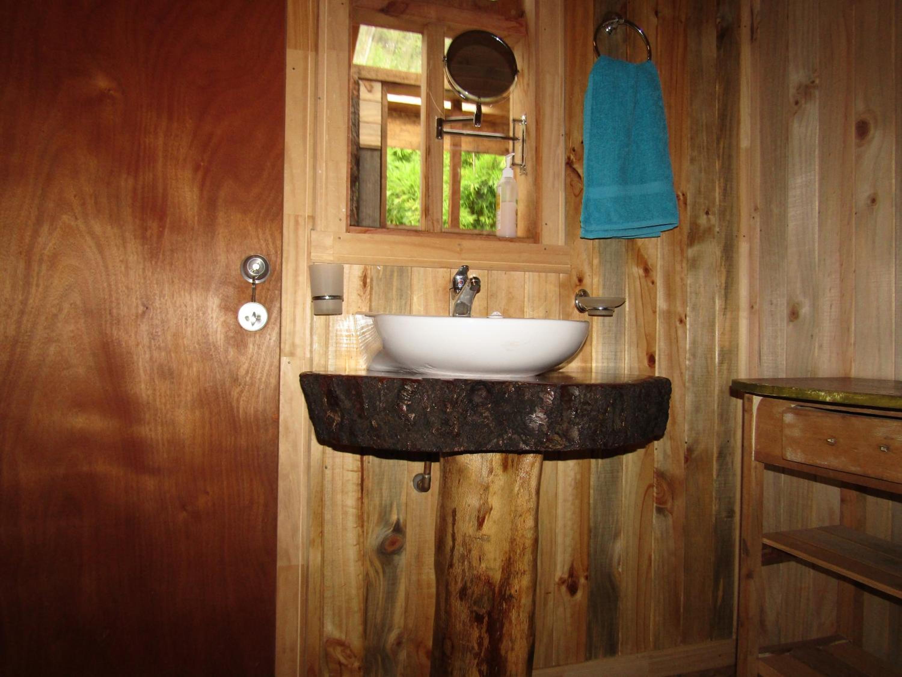 Refugio Montaña Kultrun Mawida, Mini-Cabaña con baño y cocina privada WIFI