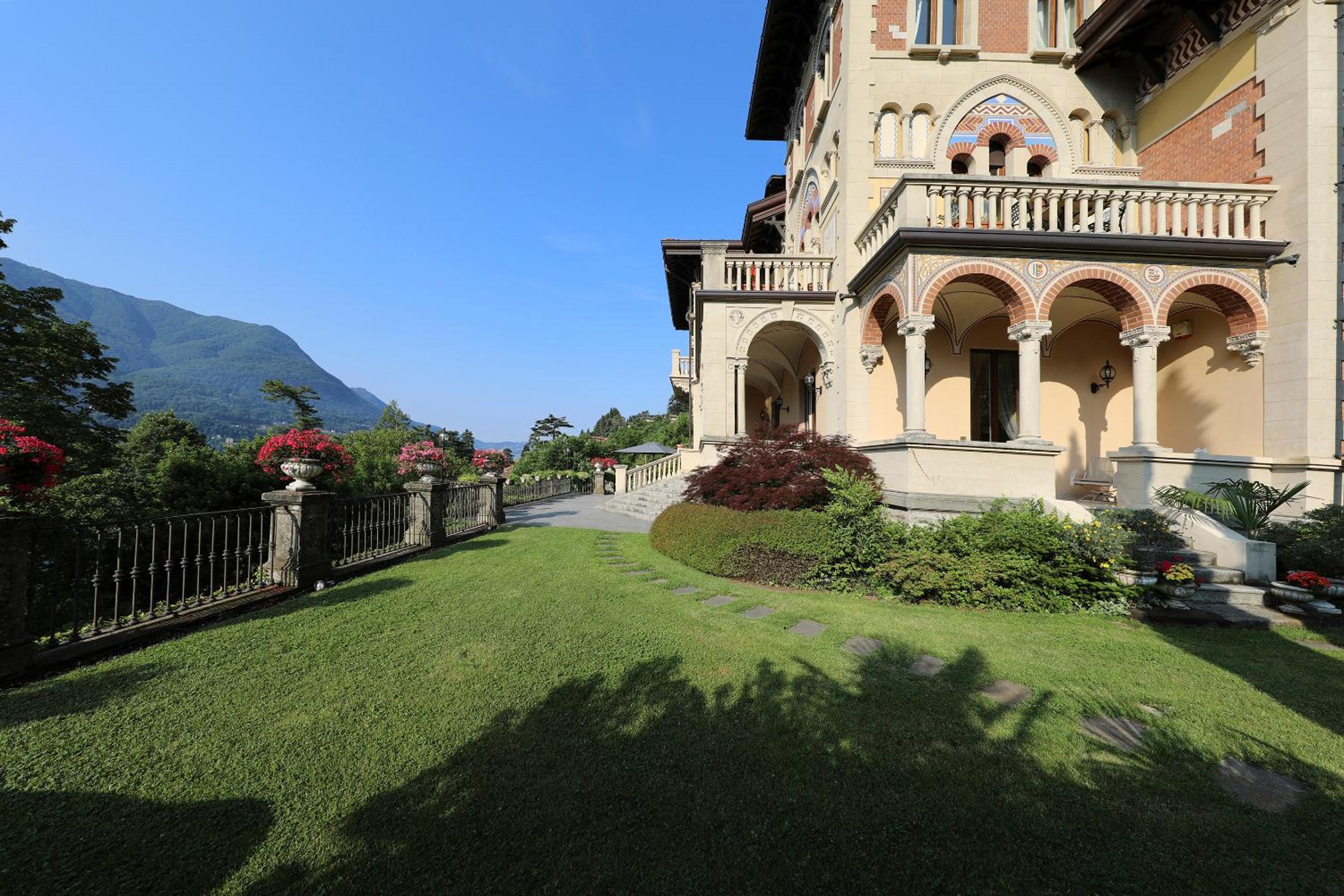 Villa Castiglioni Luxury Apartment view 5