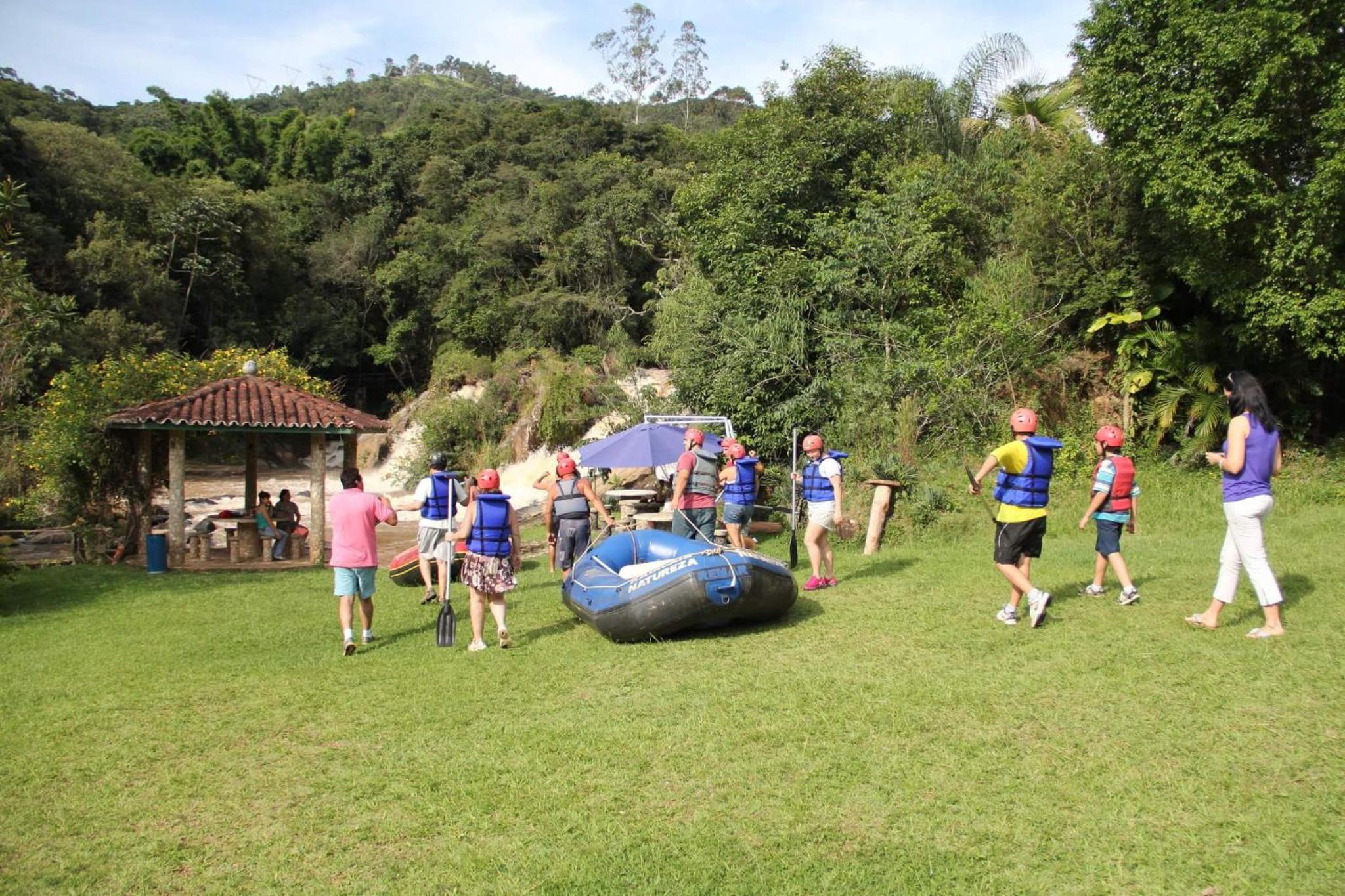 Casinha Radicais Natureza quintal com cachoeira