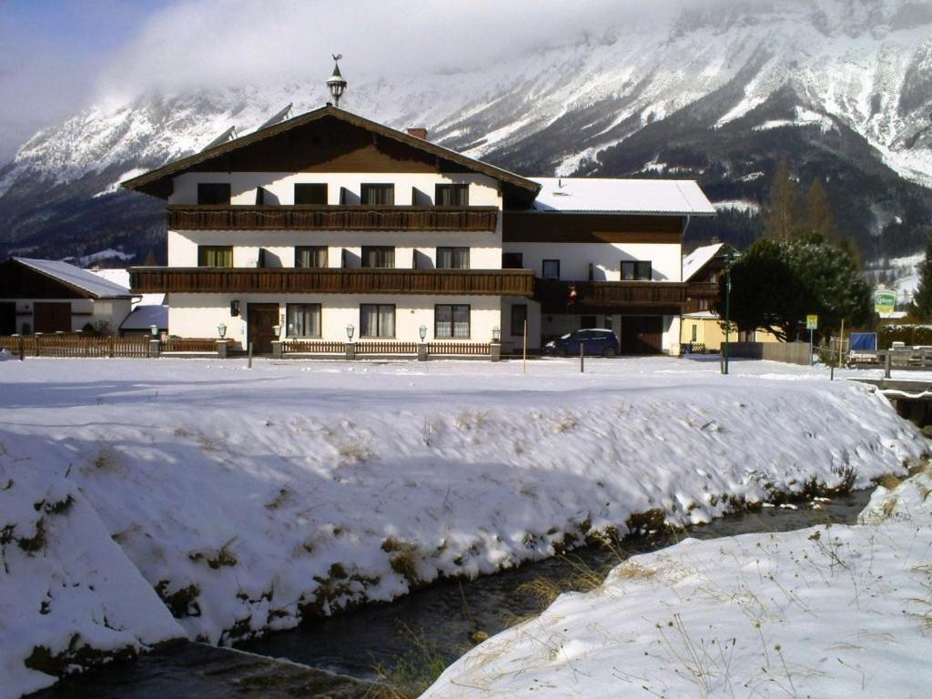 Pension Tilly