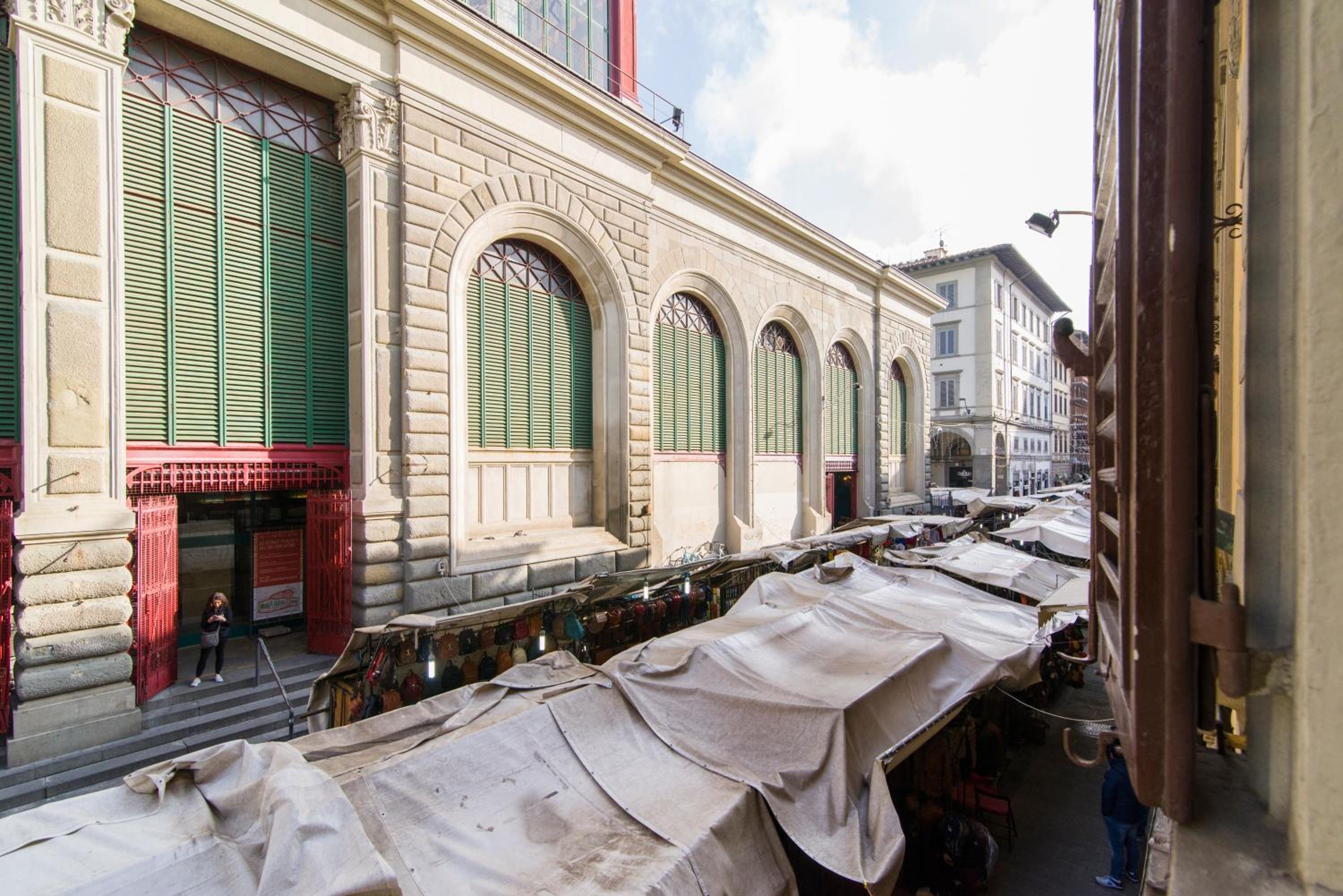 GuestHost - Florence Ariento Romantic Apartment