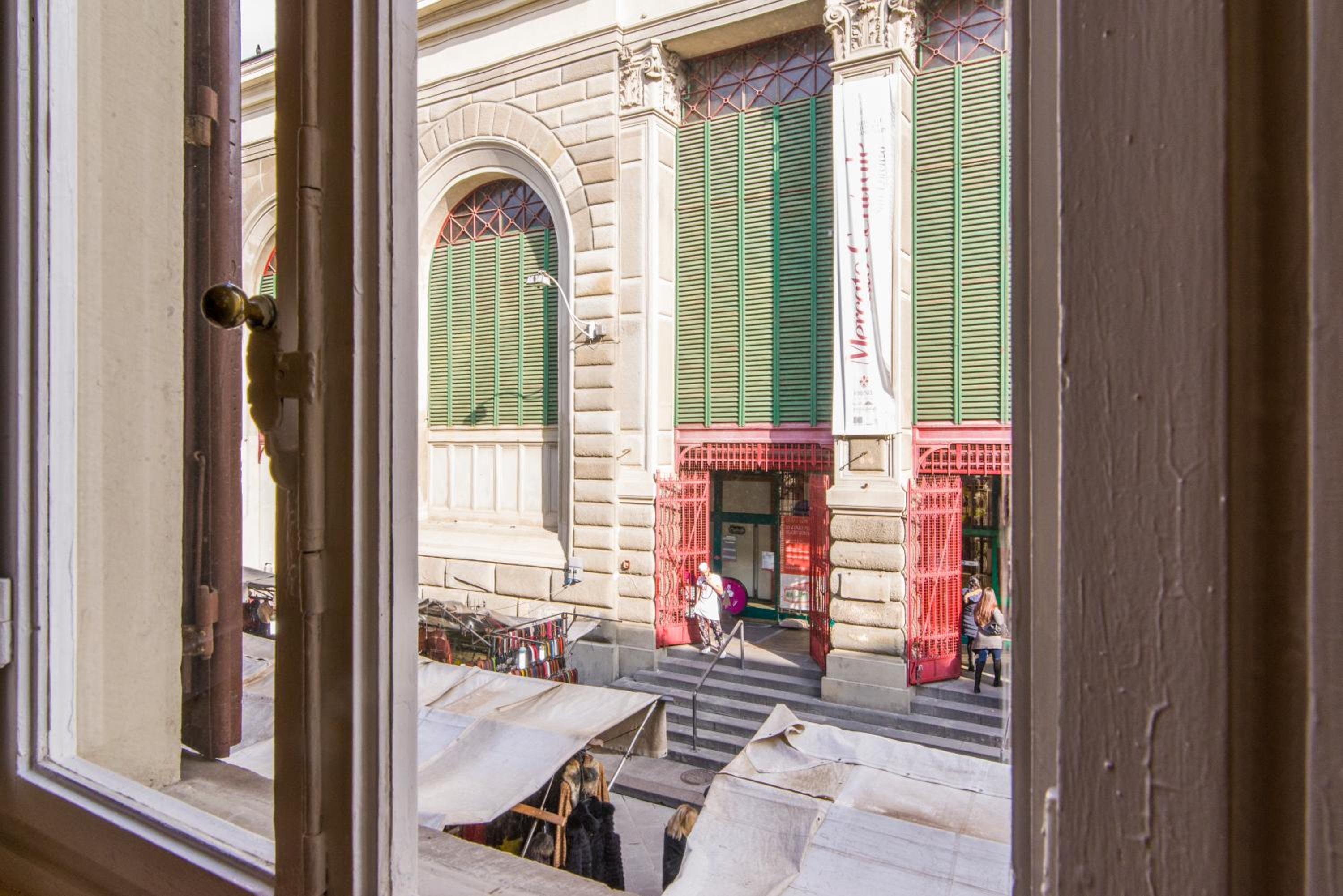 GuestHost - Florence Ariento Romantic Apartment