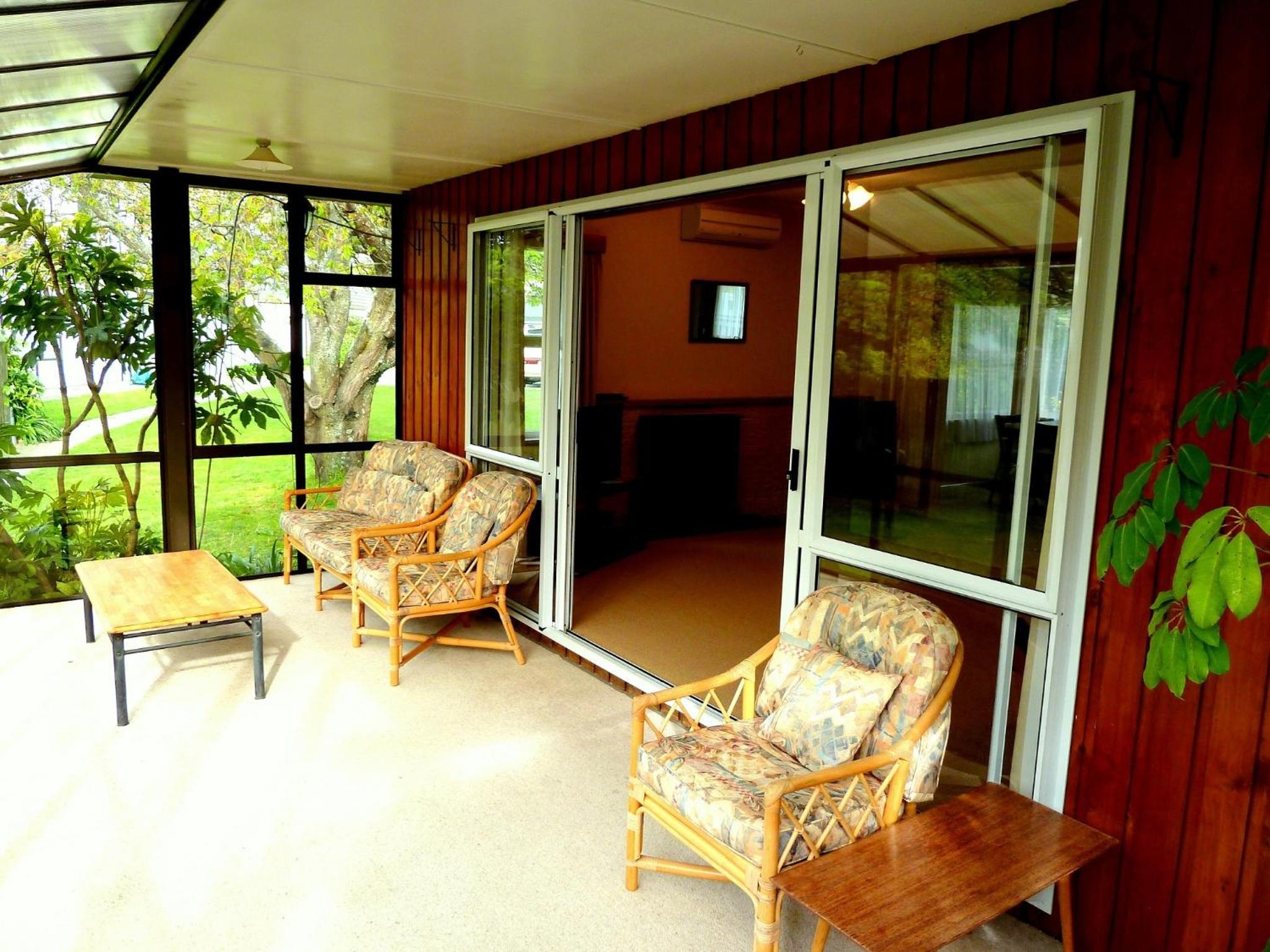 Tudor Lodge Motel
