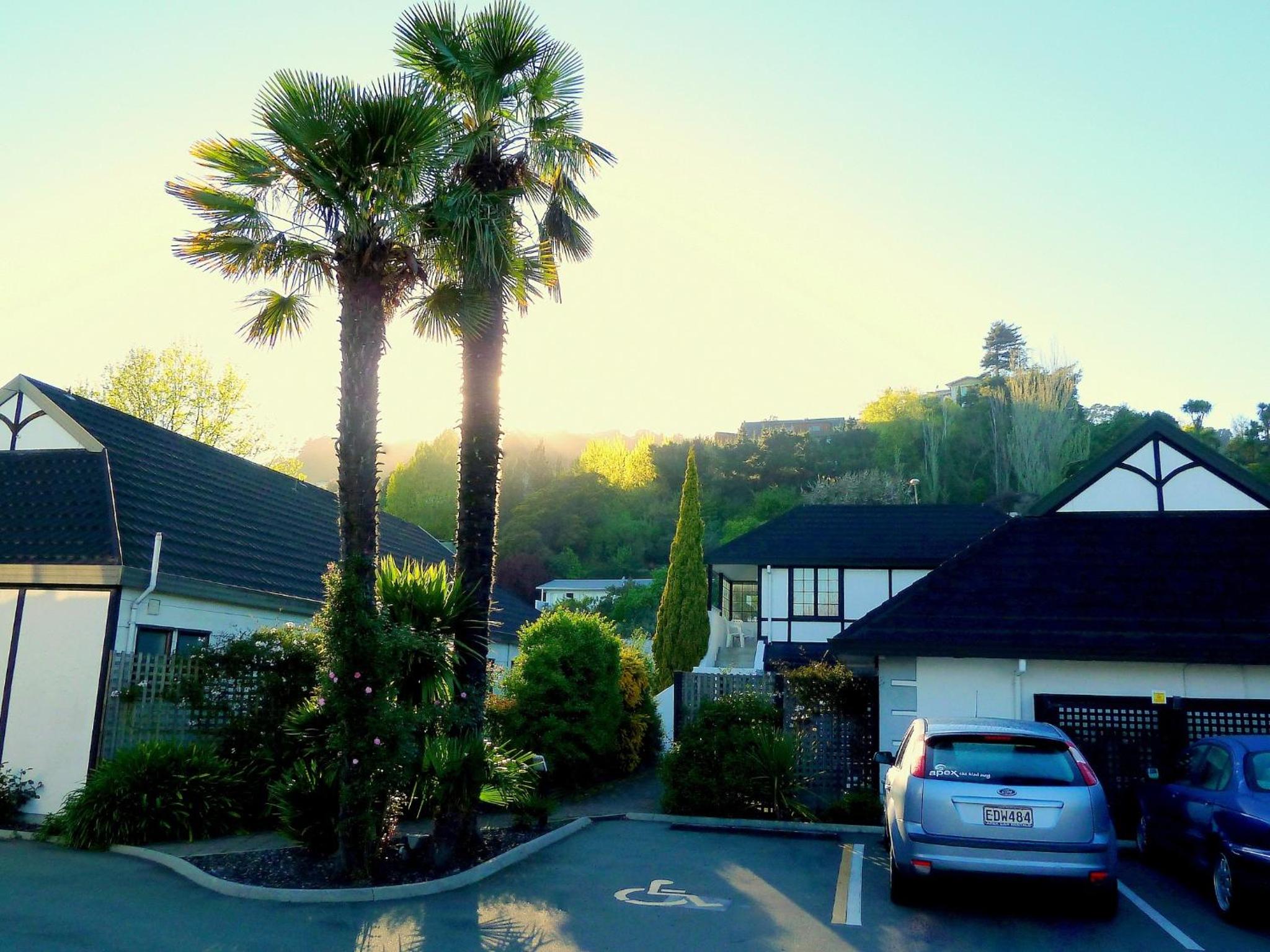 Tudor Lodge Motel