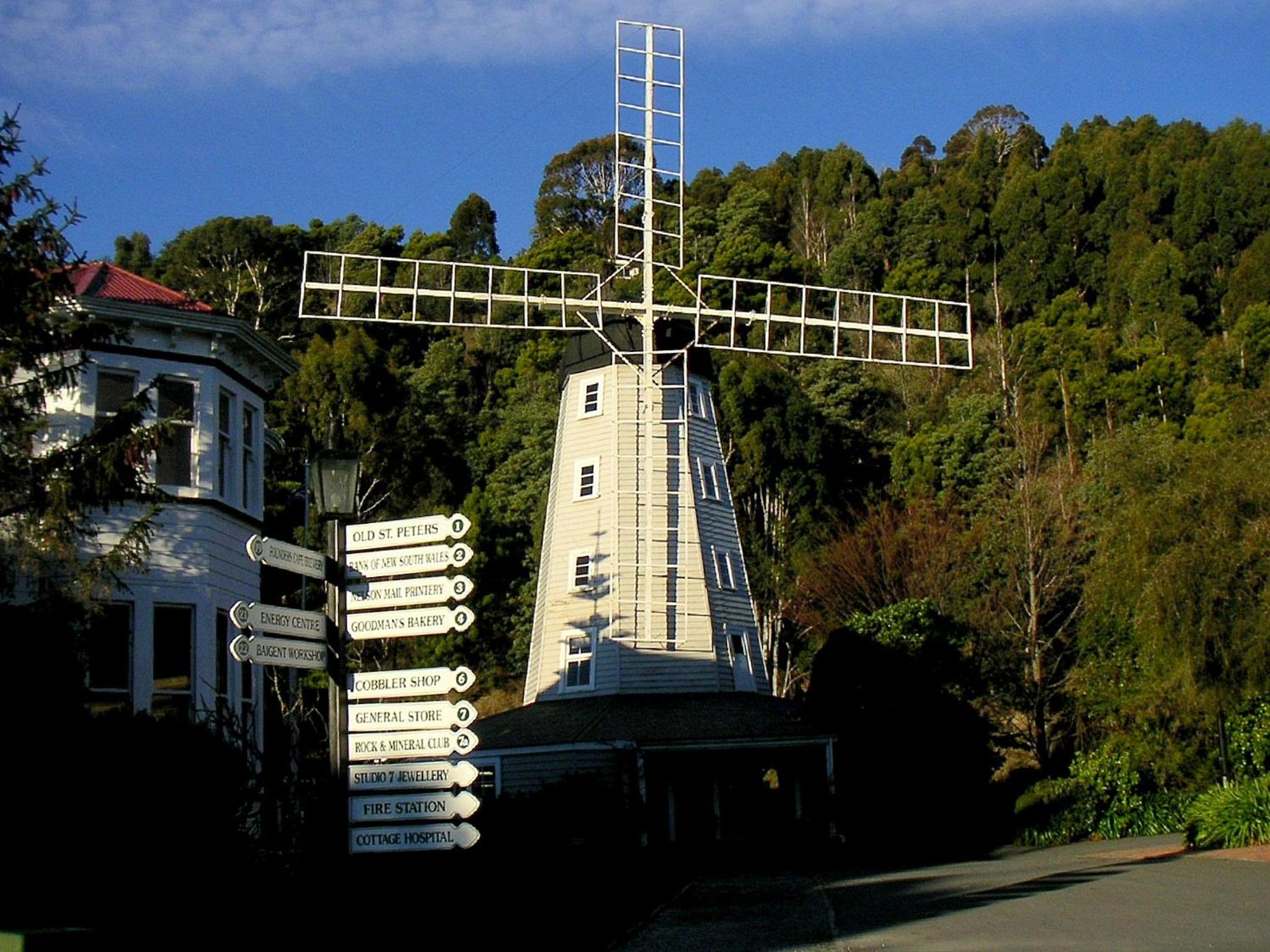 Tudor Lodge Motel