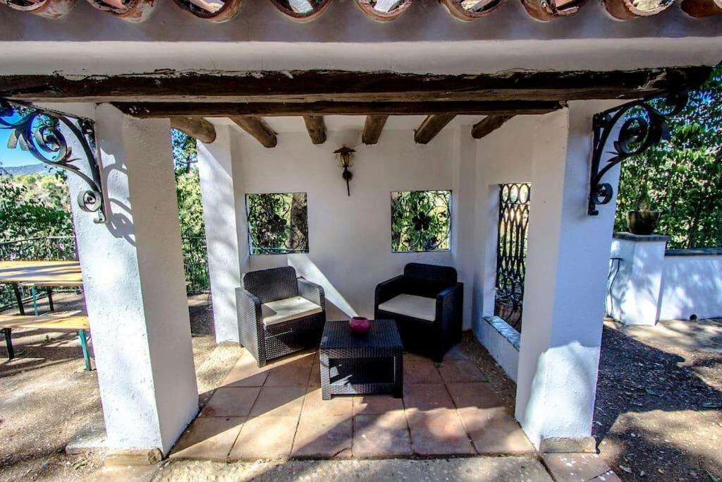 Les Canyes Cottage, Private Villa Resort