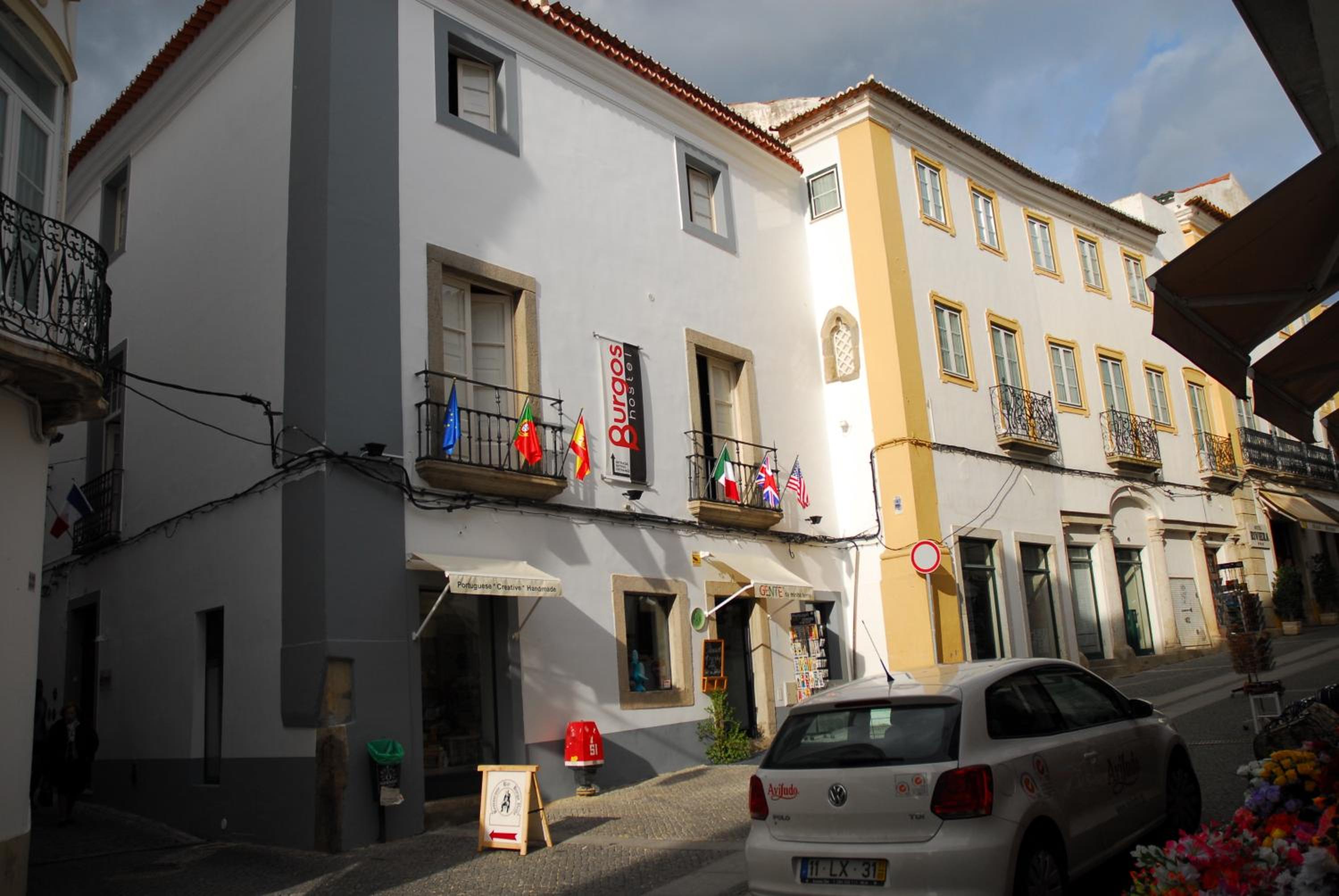 Hotel Burgos Guest House - Image 1