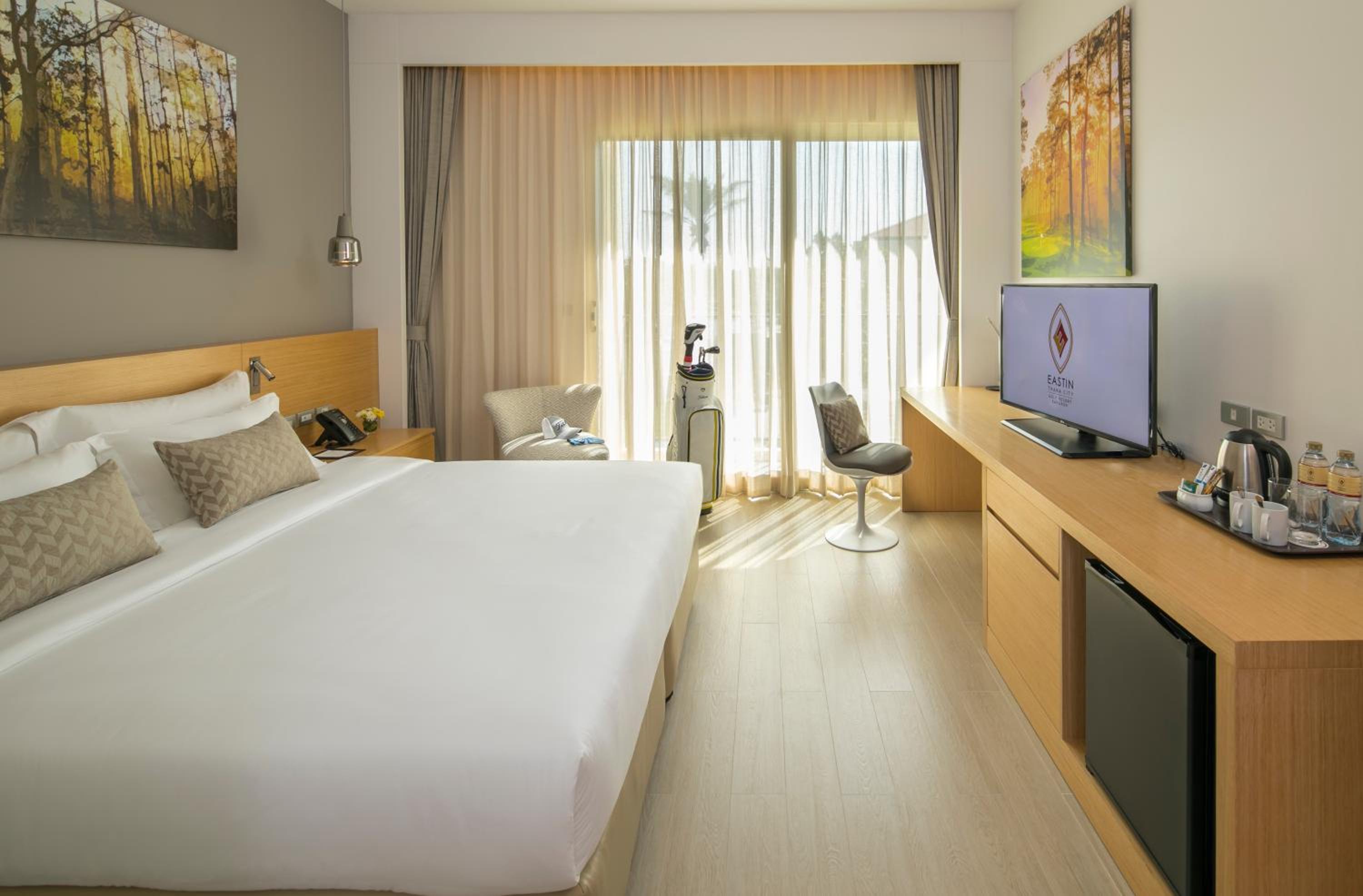 Eastin Thana City Golf Resort Bangkok Free Scheduled Shuttle from Hotel to Suvarnabhumi Airport
