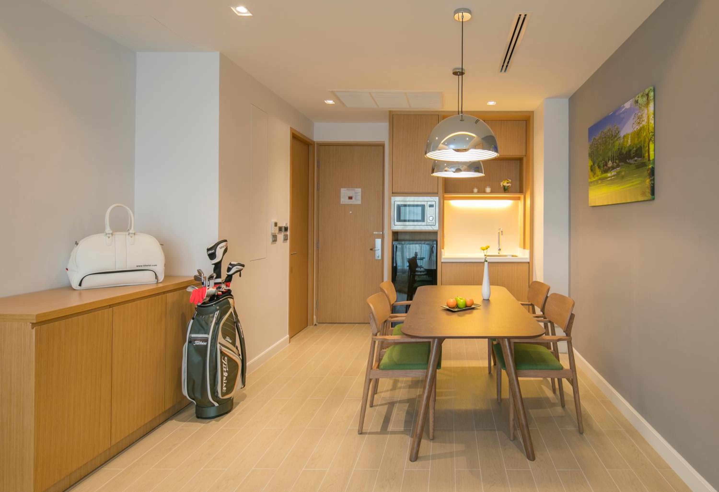 Eastin Thana City Golf Resort Bangkok Free Scheduled Shuttle from Hotel to Suvarnabhumi Airport