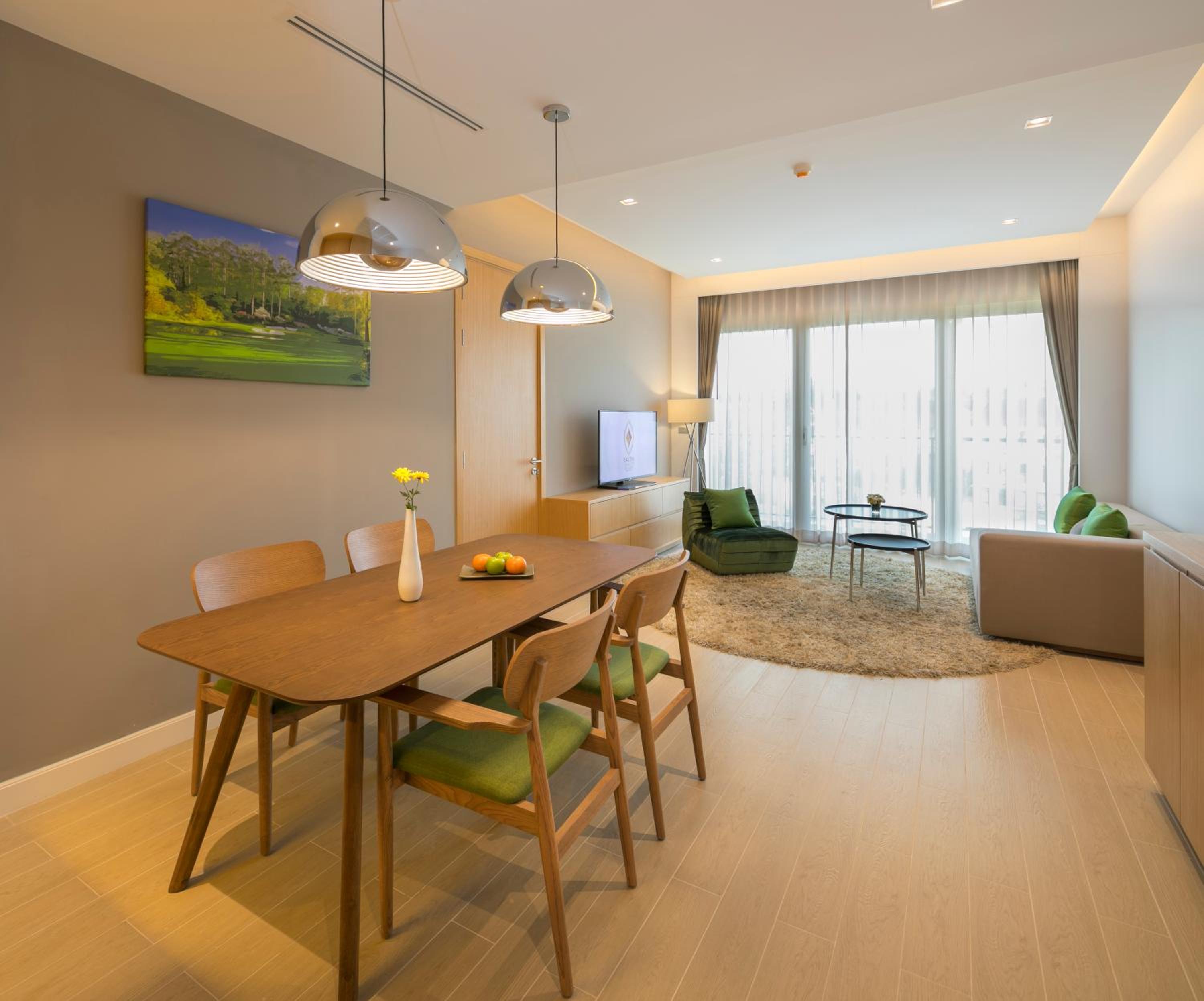 Eastin Thana City Golf Resort Bangkok Free Scheduled Shuttle from Hotel to Suvarnabhumi Airport