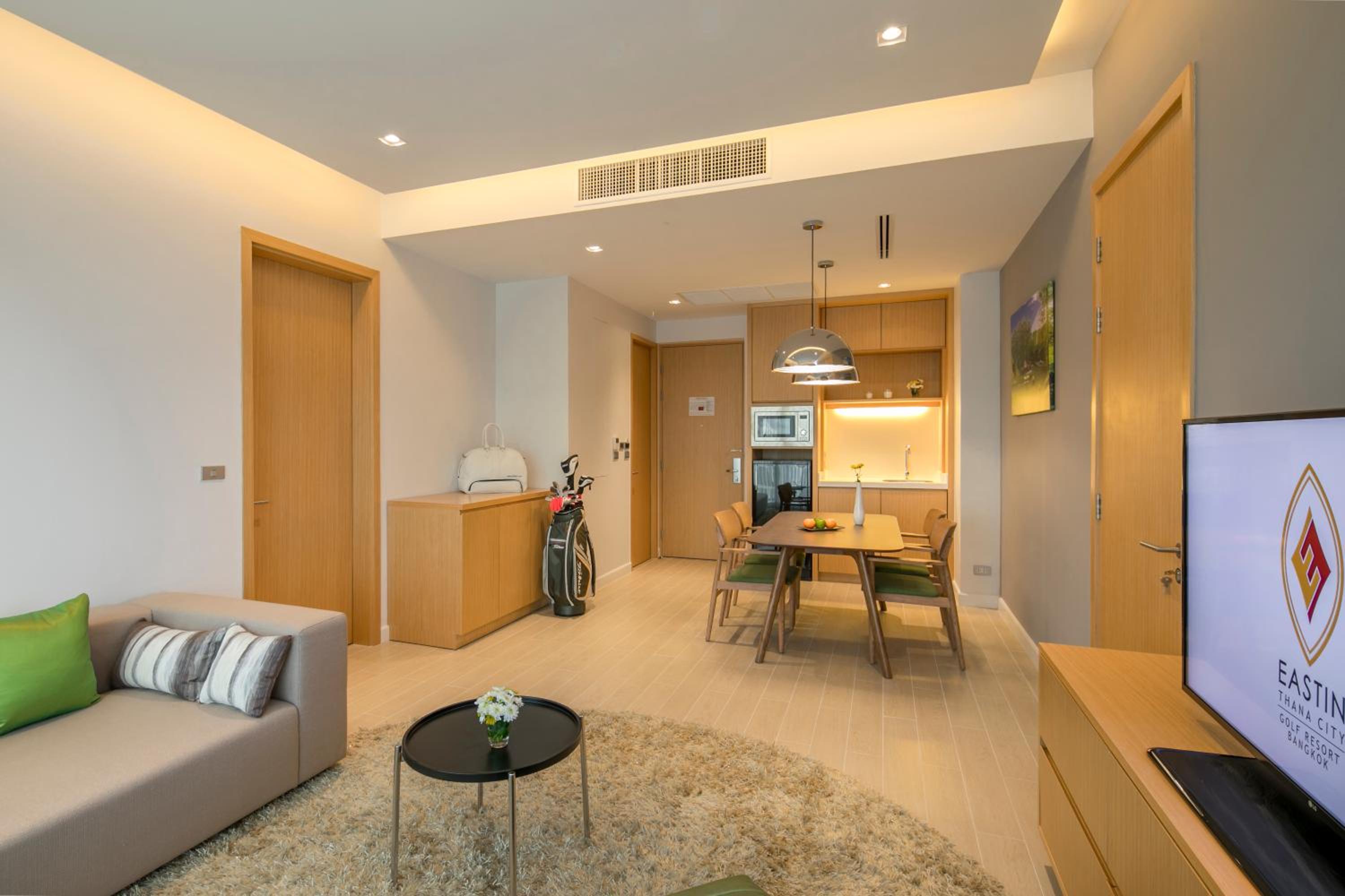 Eastin Thana City Golf Resort Bangkok Free Scheduled Shuttle from Hotel to Suvarnabhumi Airport