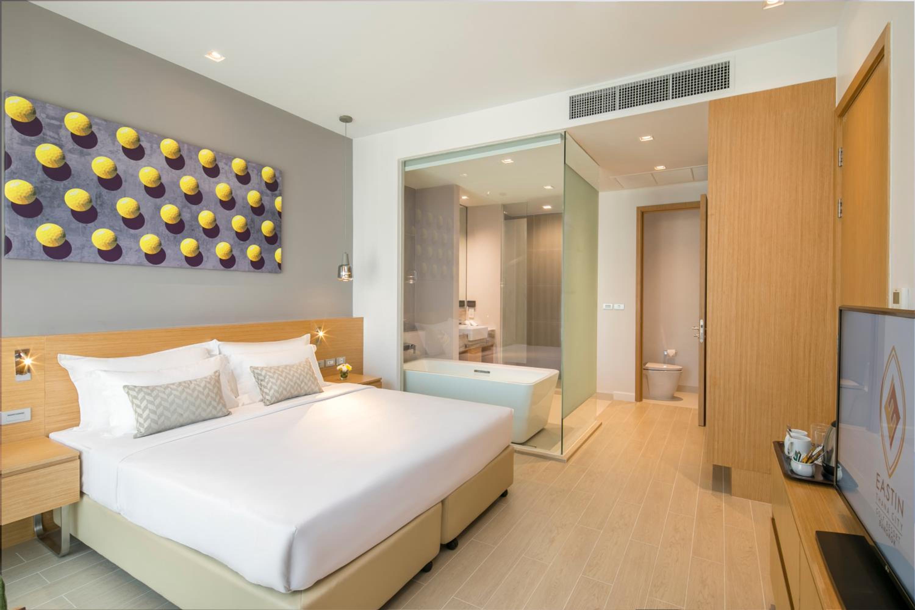 Eastin Thana City Golf Resort Bangkok Free Scheduled Shuttle from Hotel to Suvarnabhumi Airport