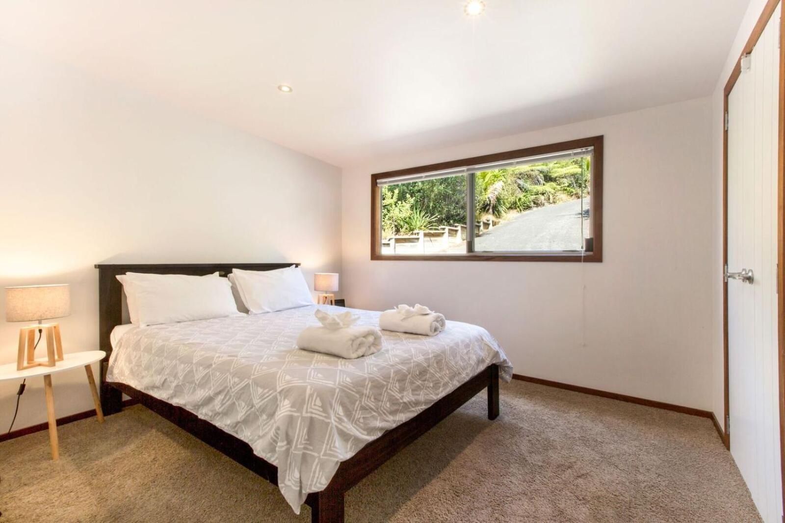Karaka Sanctuary with Spa Pool by Waiheke Unlimited view 5