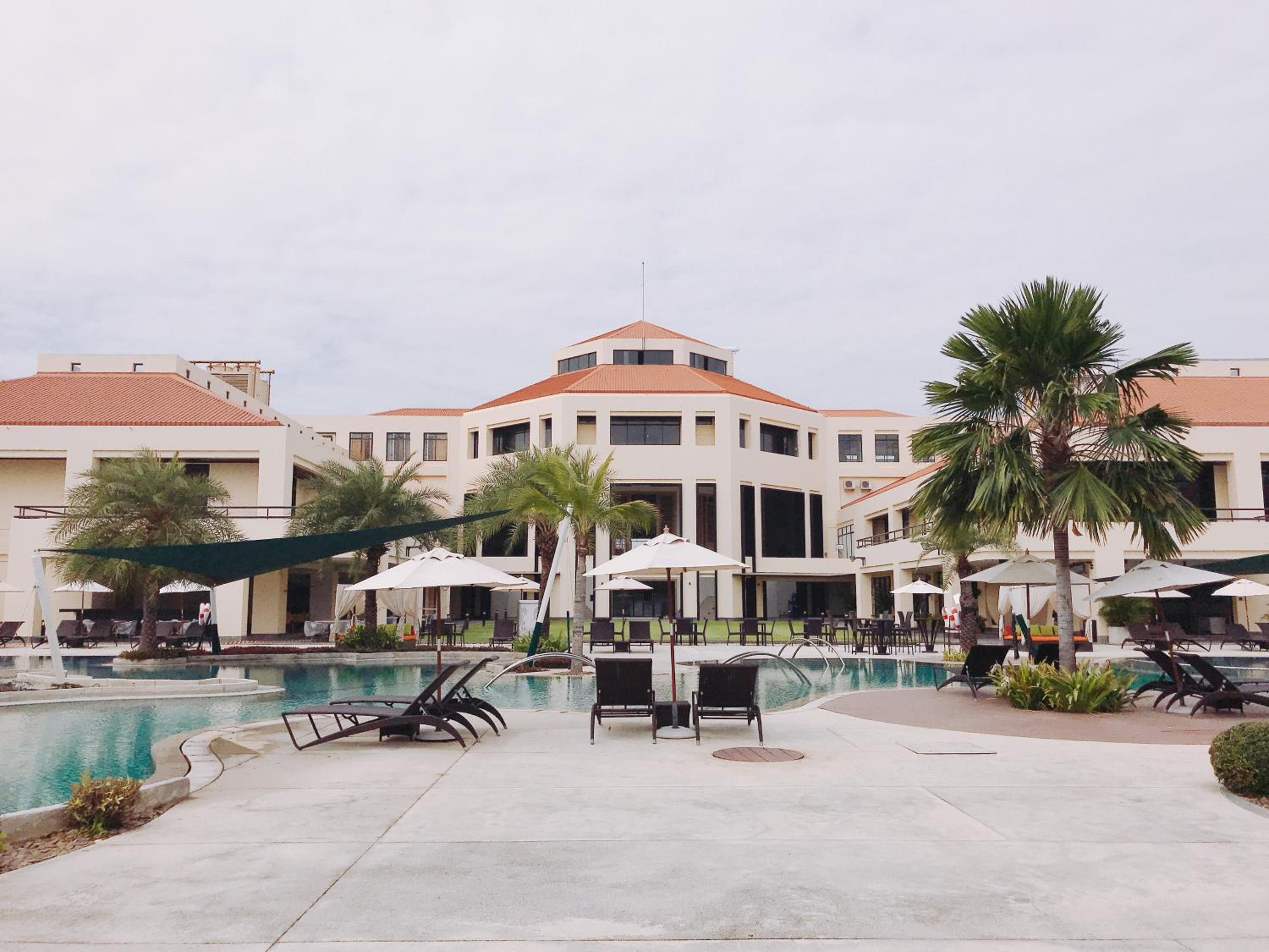 Eastin Thana City Golf Resort Bangkok Free Scheduled Shuttle from Hotel to Suvarnabhumi Airport