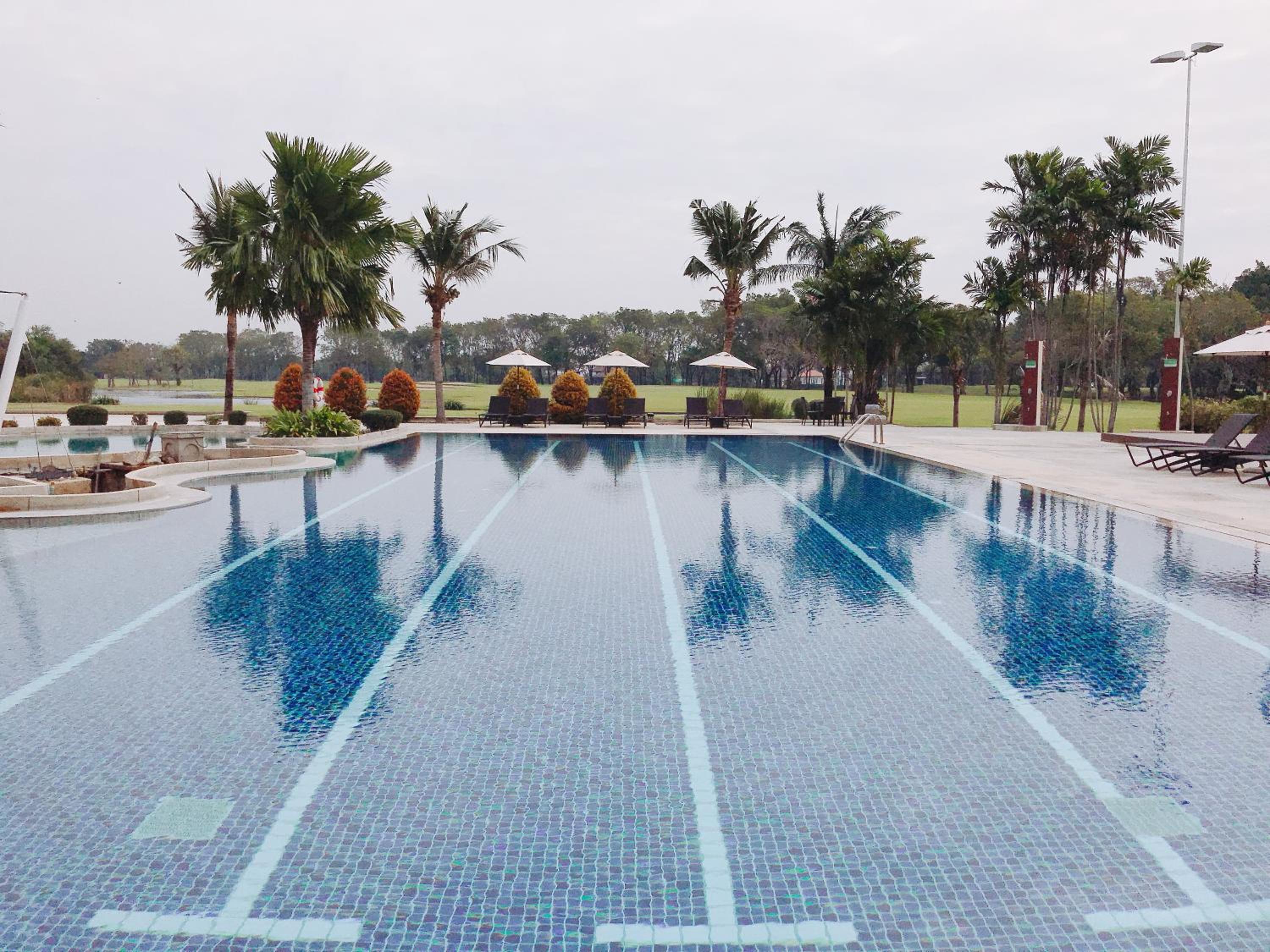 Eastin Thana City Golf Resort Bangkok Free Scheduled Shuttle from Hotel to Suvarnabhumi Airport