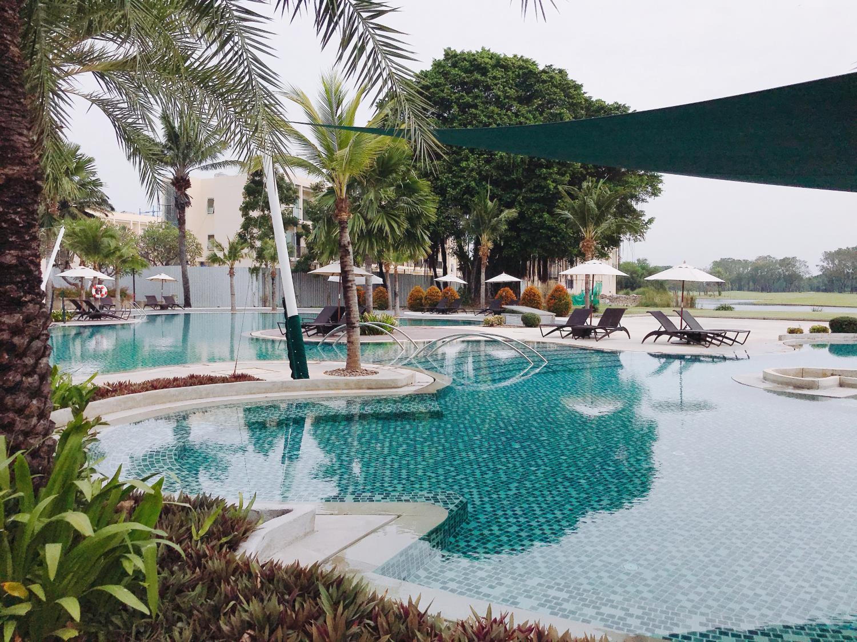 Eastin Thana City Golf Resort Bangkok Free Scheduled Shuttle from Hotel to Suvarnabhumi Airport