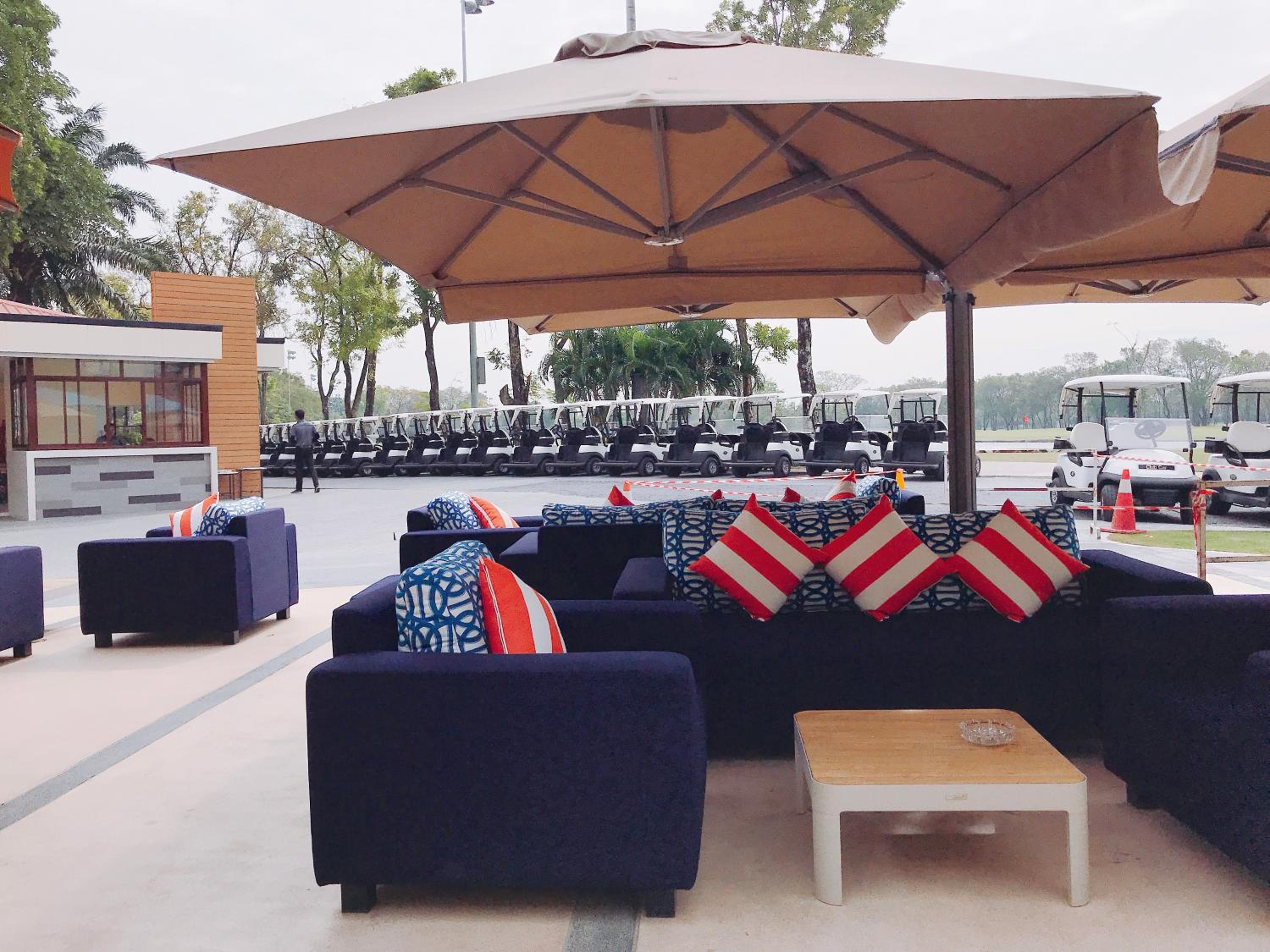 Eastin Thana City Golf Resort Bangkok Free Scheduled Shuttle from Hotel to Suvarnabhumi Airport