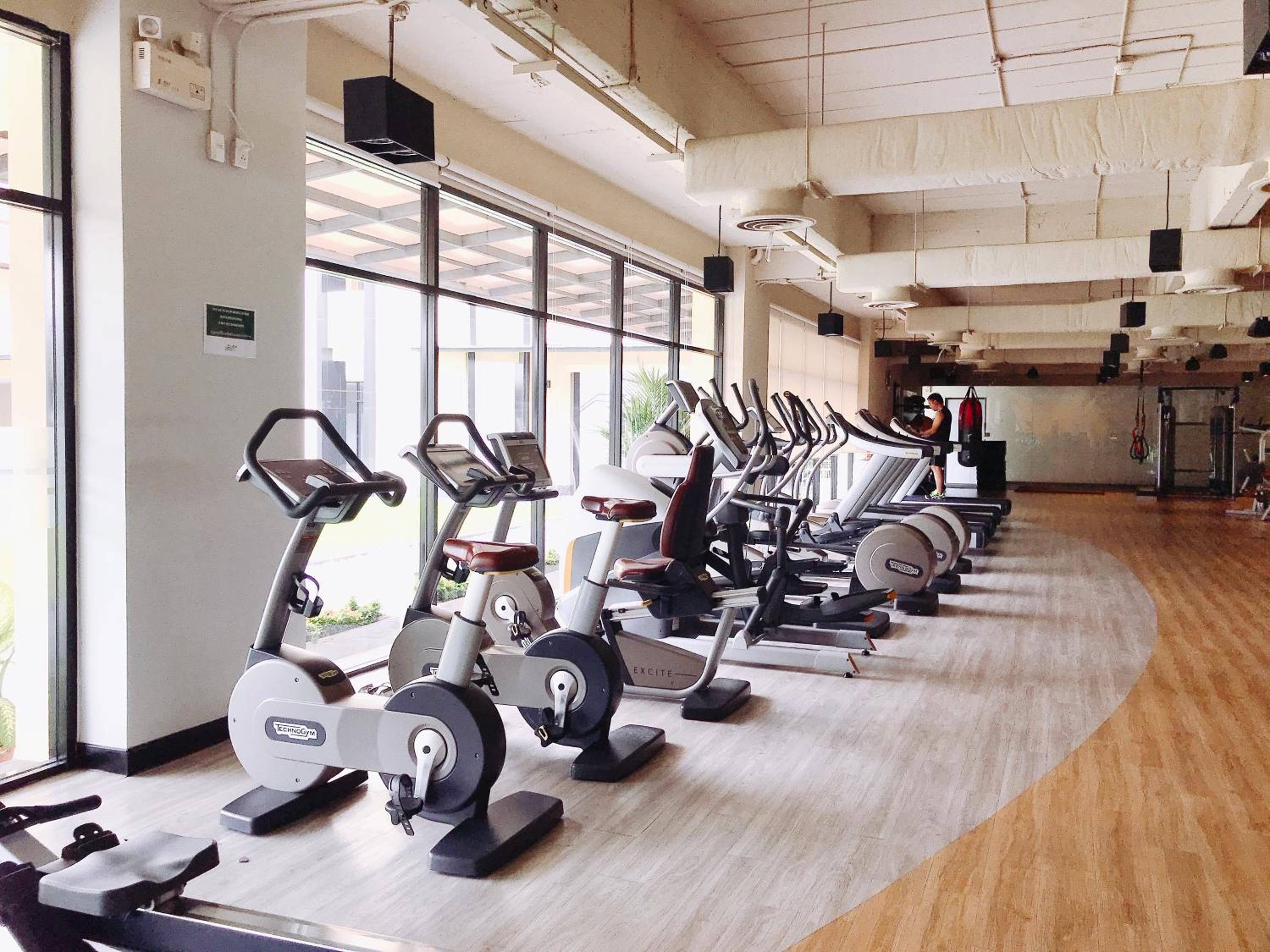 Eastin Thana City Golf Resort Bangkok Free Scheduled Shuttle from Hotel to Suvarnabhumi Airport