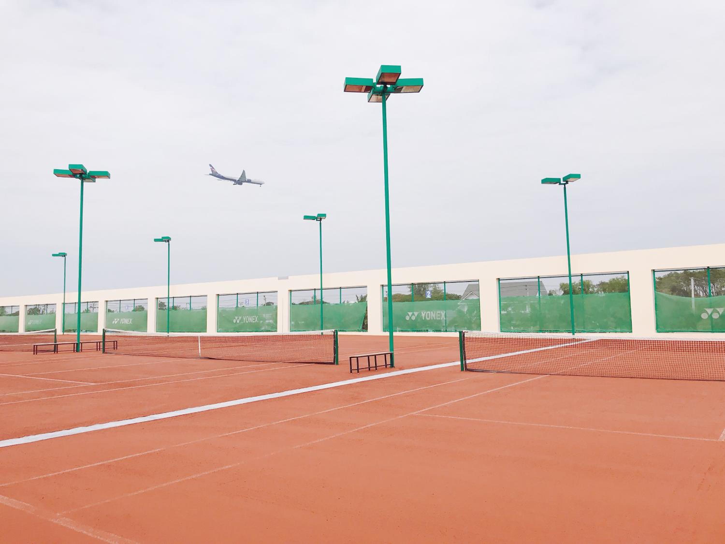 Eastin Thana City Golf Resort Bangkok Free Scheduled Shuttle from Hotel to Suvarnabhumi Airport