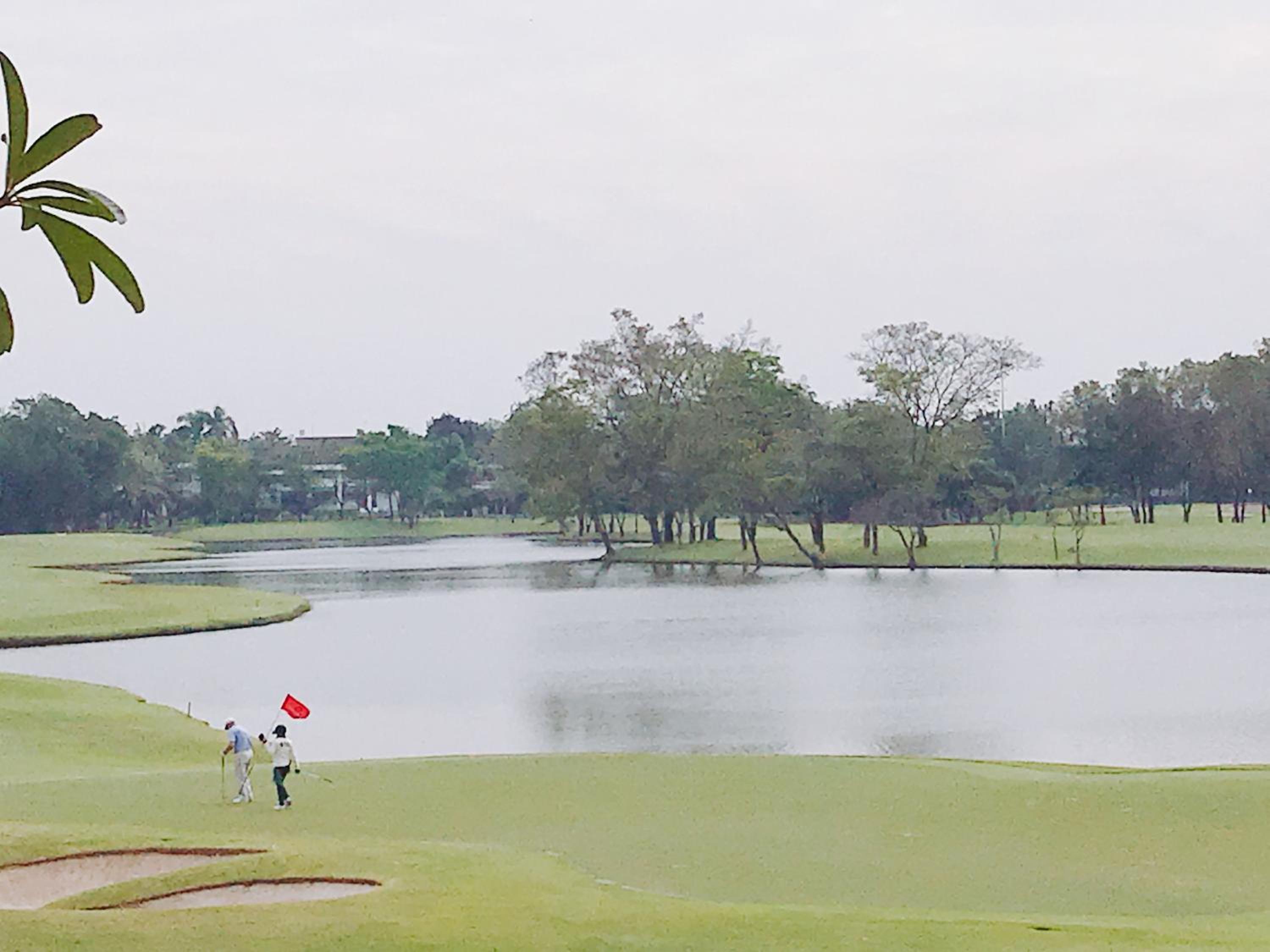 Eastin Thana City Golf Resort Bangkok Free Scheduled Shuttle from Hotel to Suvarnabhumi Airport