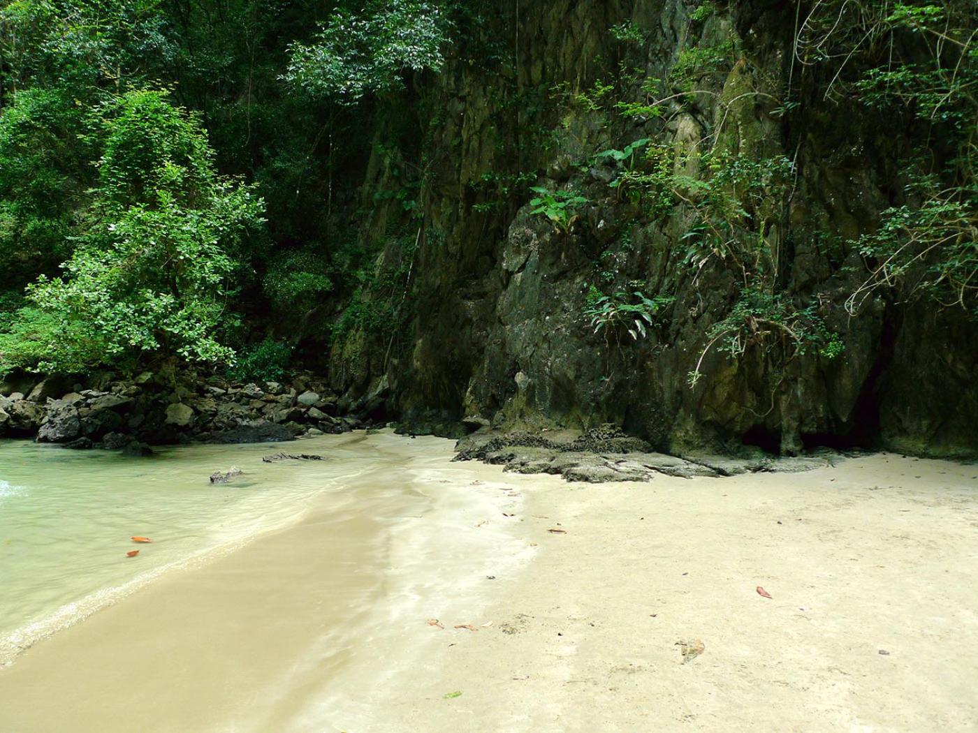 Baan Sri Lanta Sand