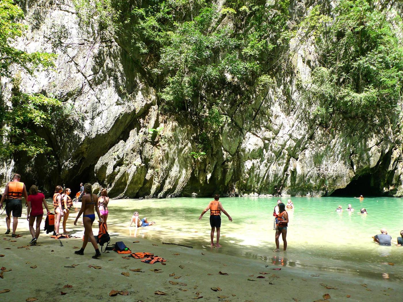 Baan Sri Lanta Sand