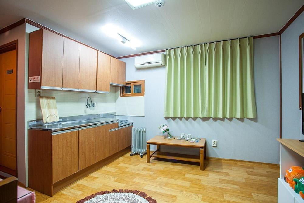 hongcheon river view sonamu pension