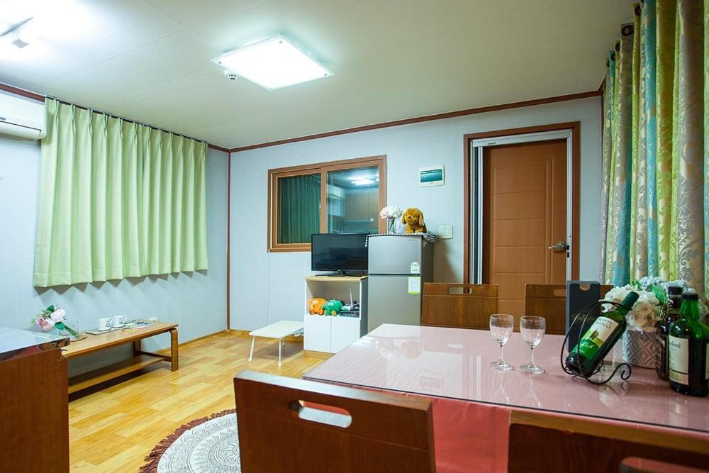 hongcheon river view sonamu pension
