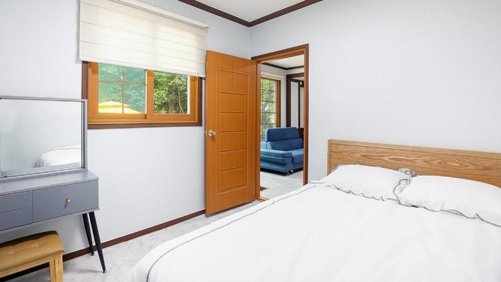 Taean Anmyeondo Lake and Sea Village Pension