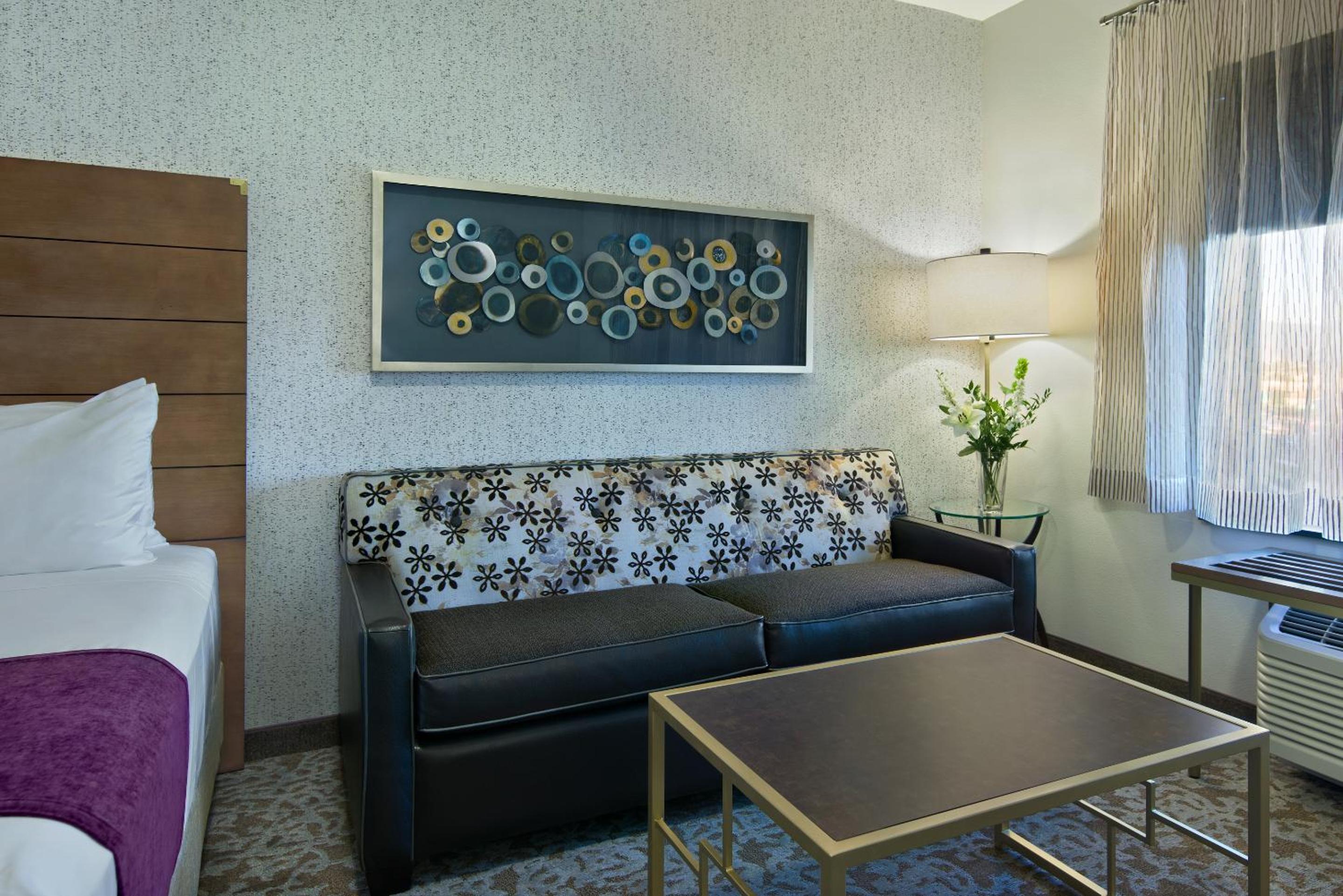 Rohnert Park Vacations - Oxford Suites Sonoma - Rohnert Park - Property Image 4