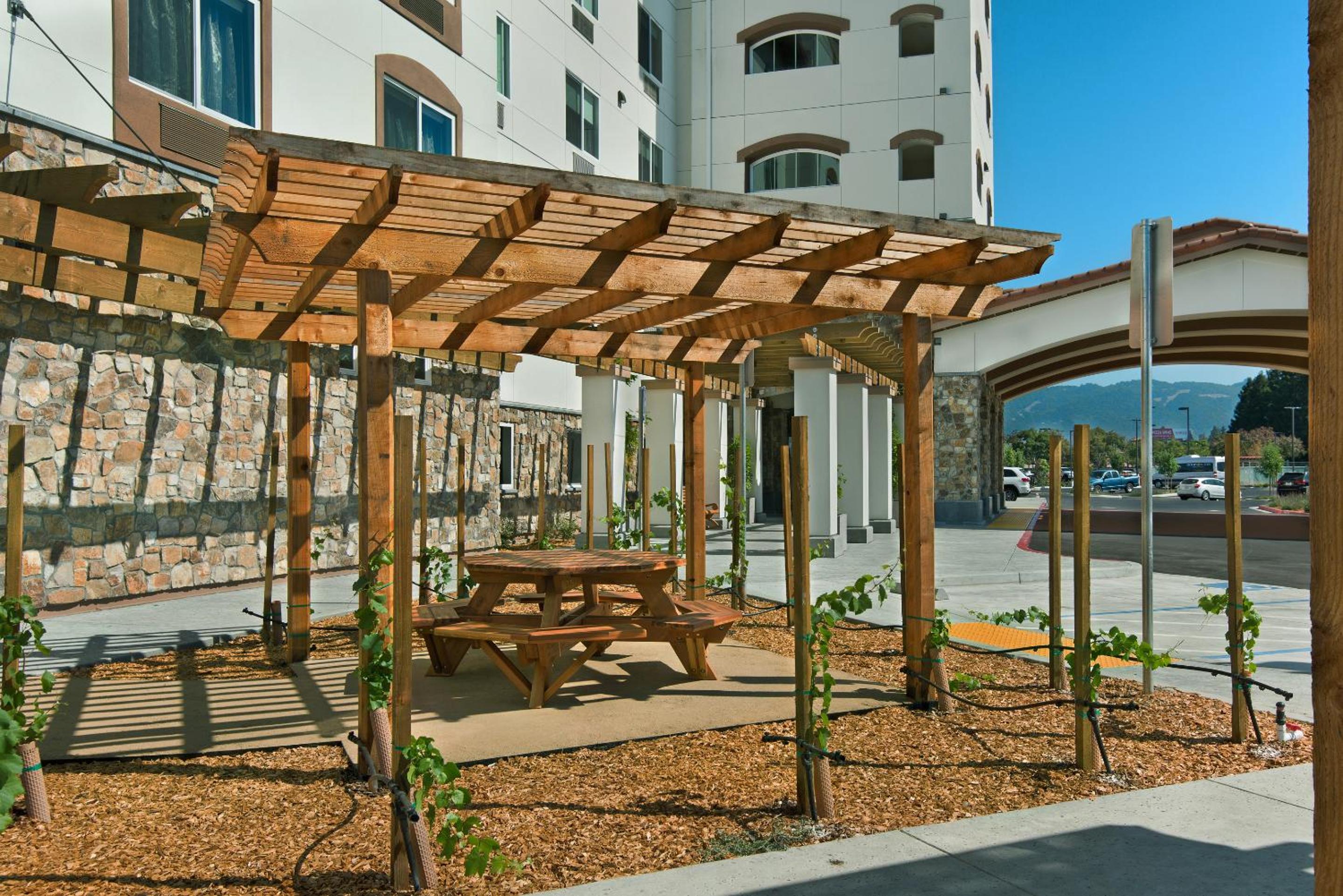 Rohnert Park Vacations - Oxford Suites Sonoma - Rohnert Park - Property Image 10