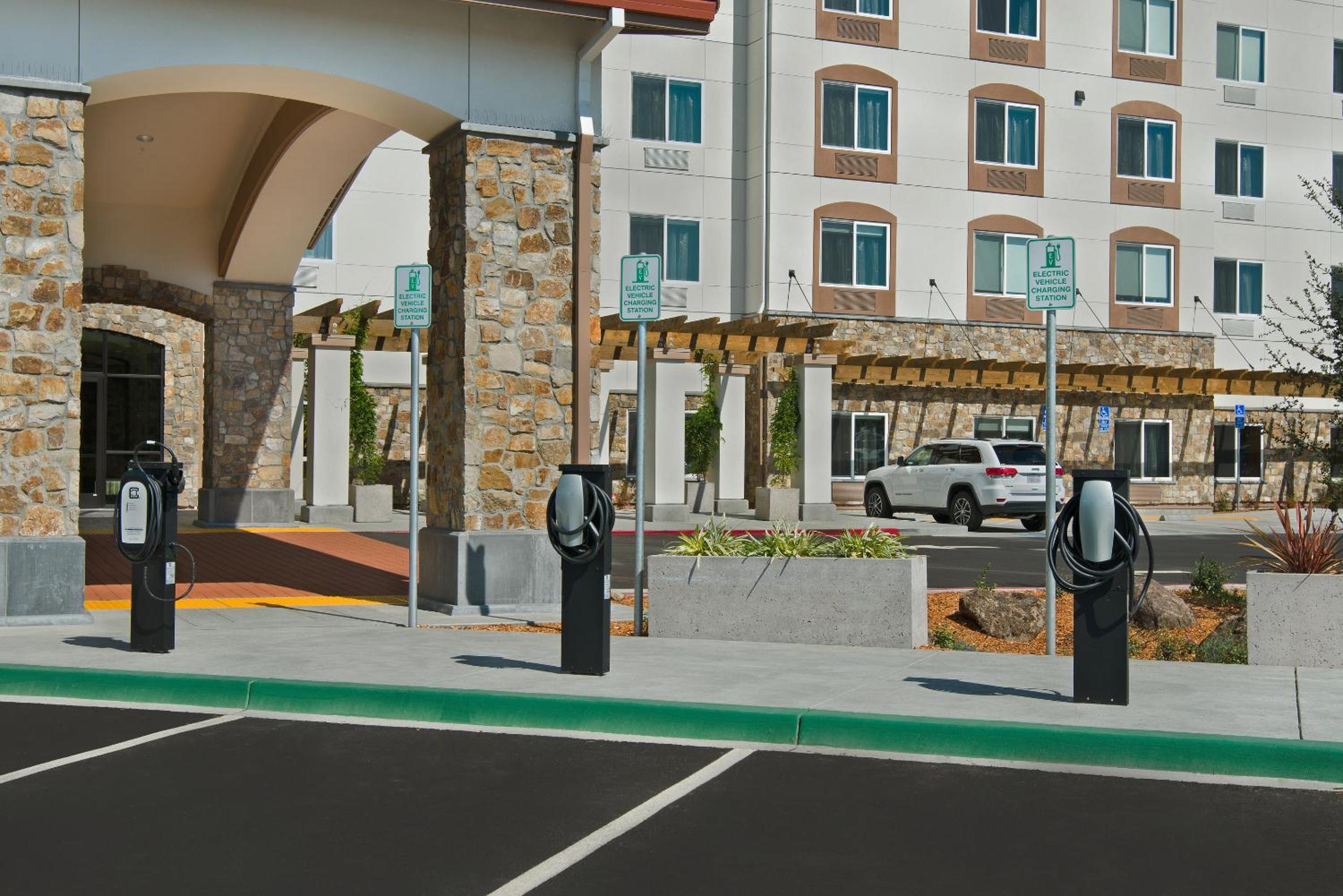 Rohnert Park Vacations - Oxford Suites Sonoma - Rohnert Park - Property Image 4
