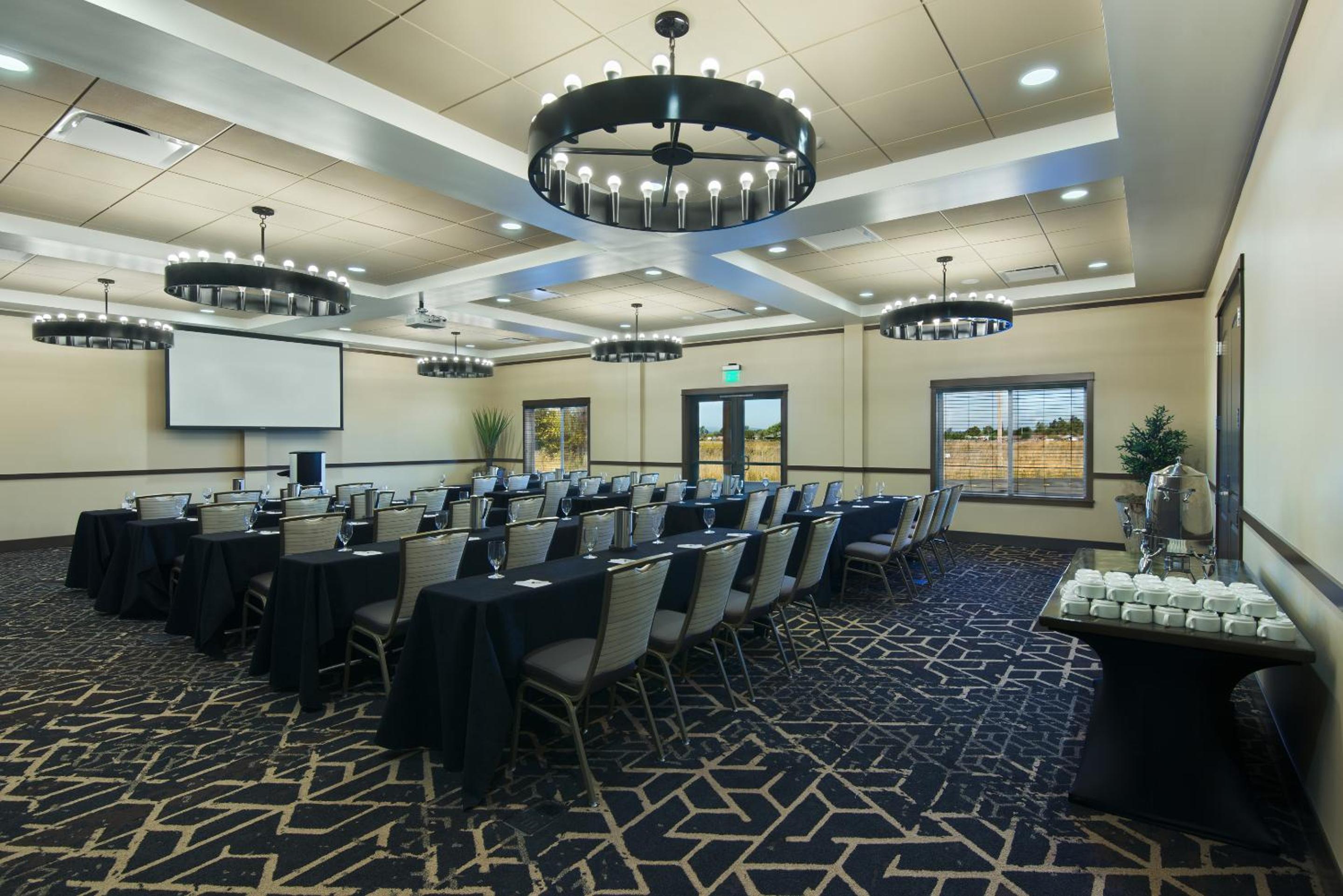Rohnert Park Vacations - Oxford Suites Sonoma - Rohnert Park - Property Image 12