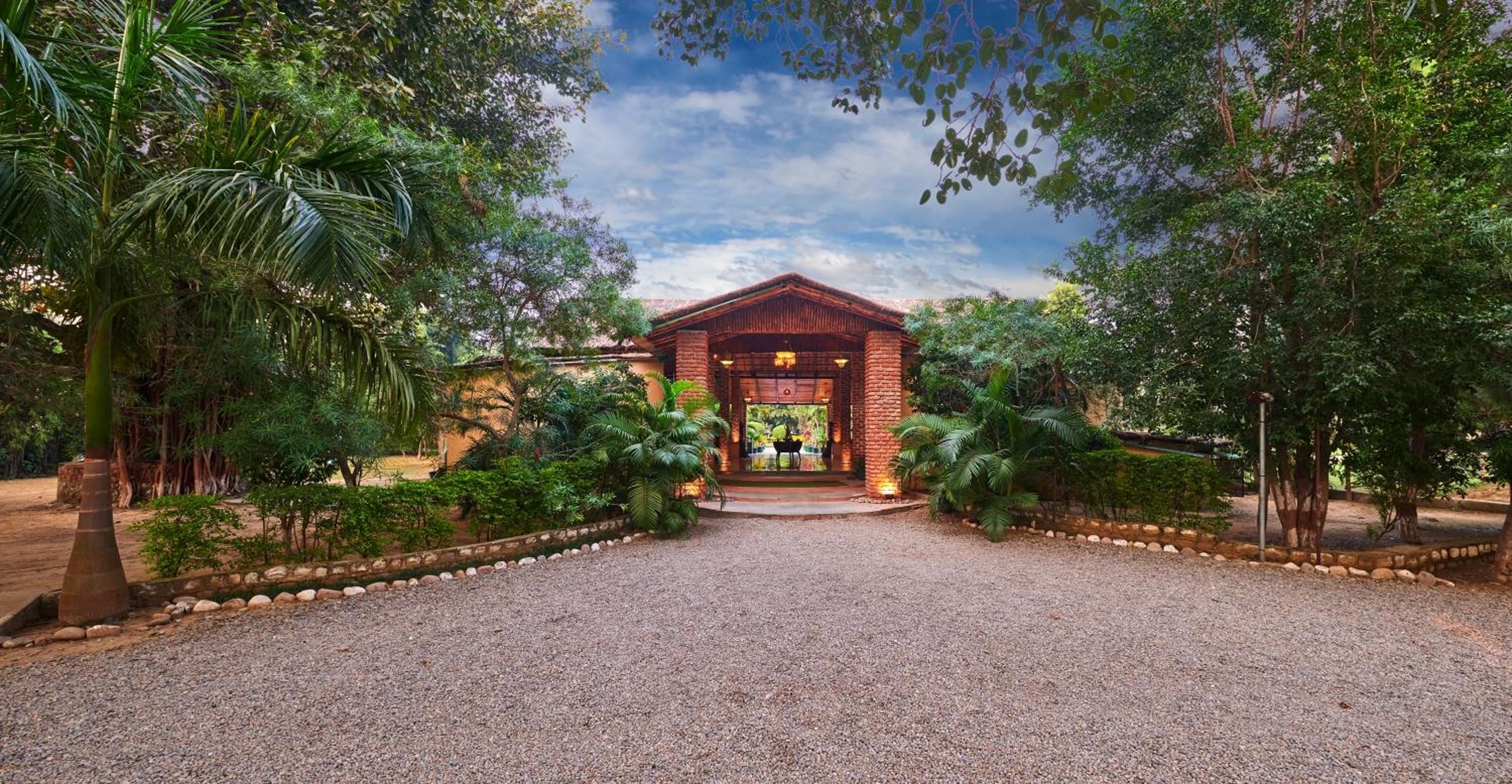 Aacorn Hideaway Resort & Spa