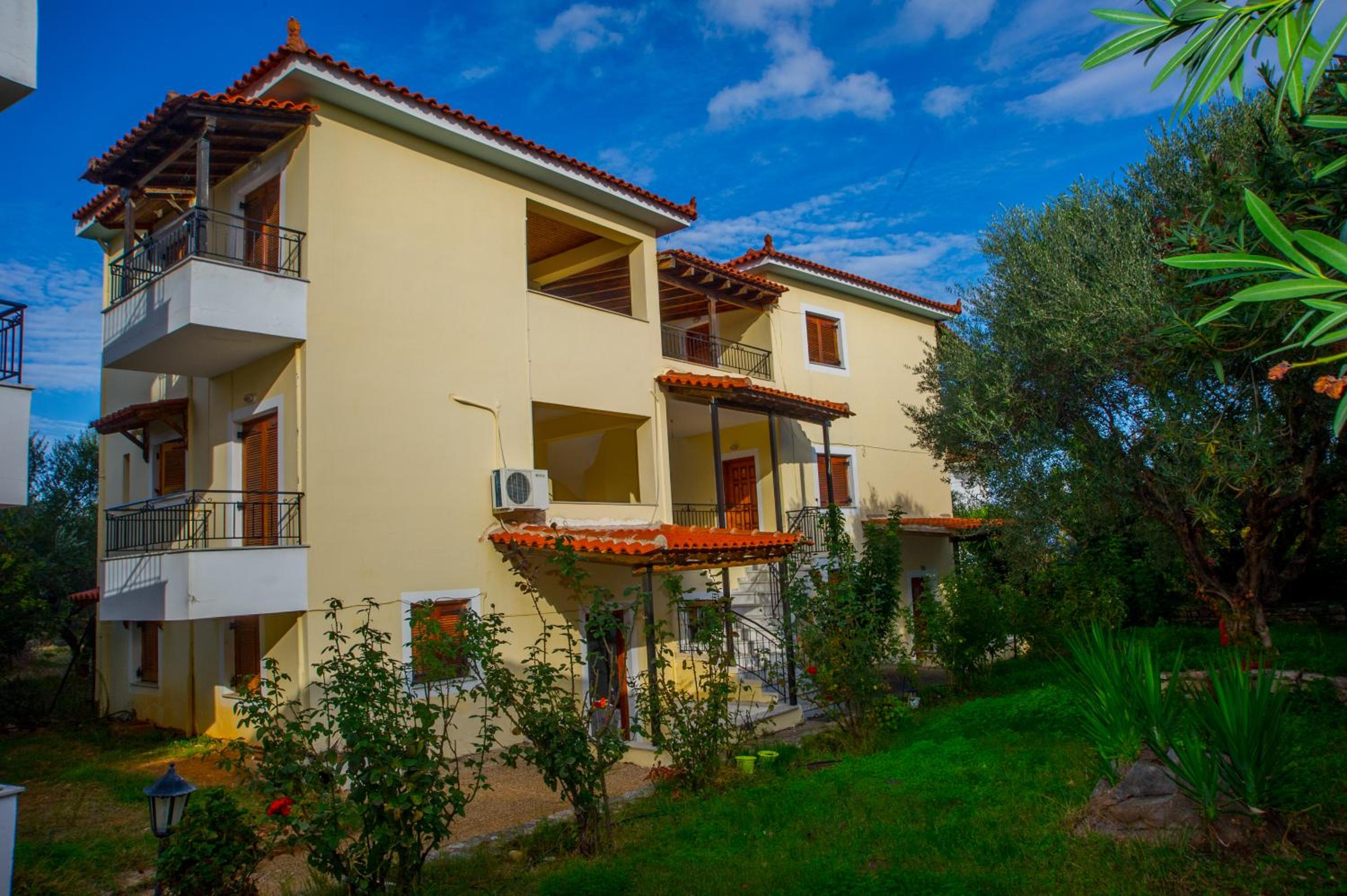Niki Apartments