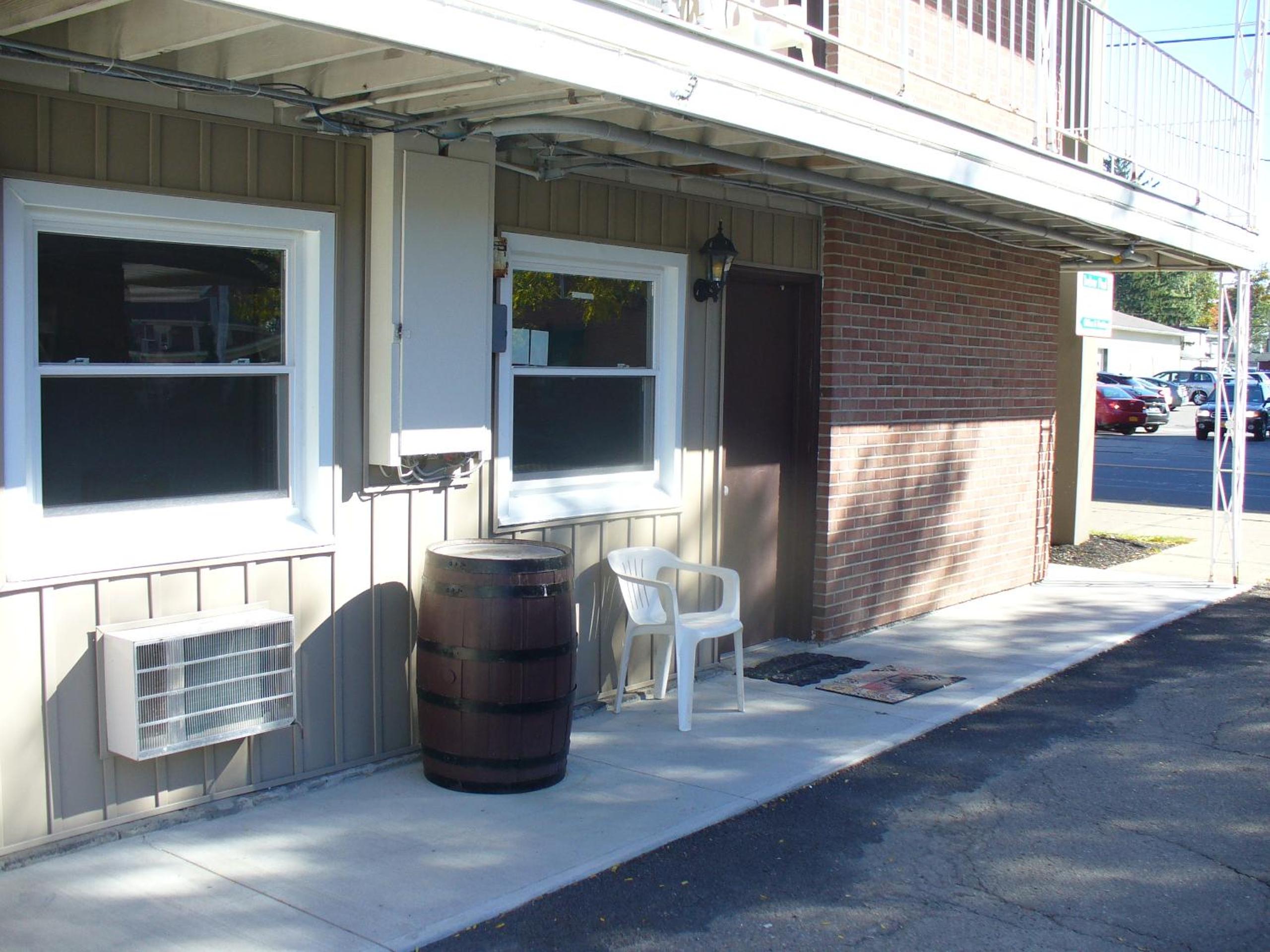 Villager Motel & Glen Manor Estate view 4