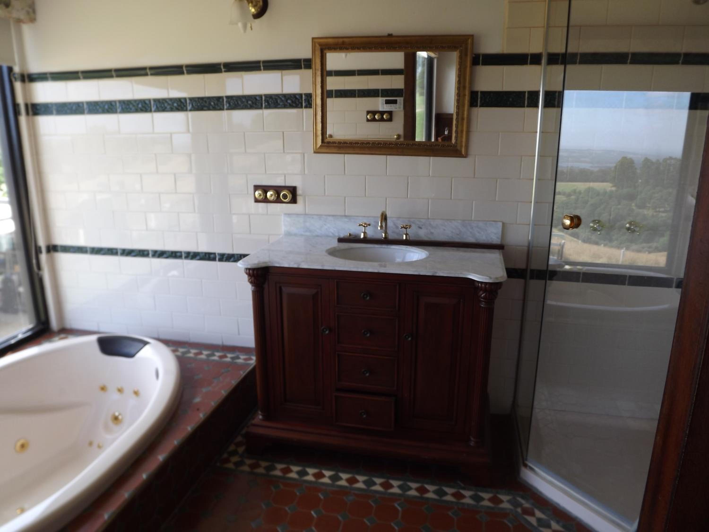 A Cottage with a View at Tudor Ridge