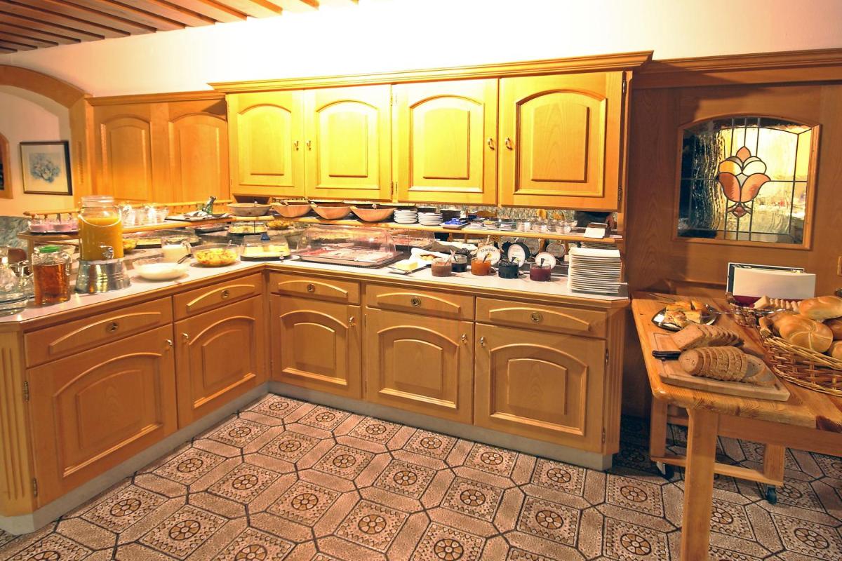 Hotel Pension Eichenhof en Fügenberg — breakfast buffet
