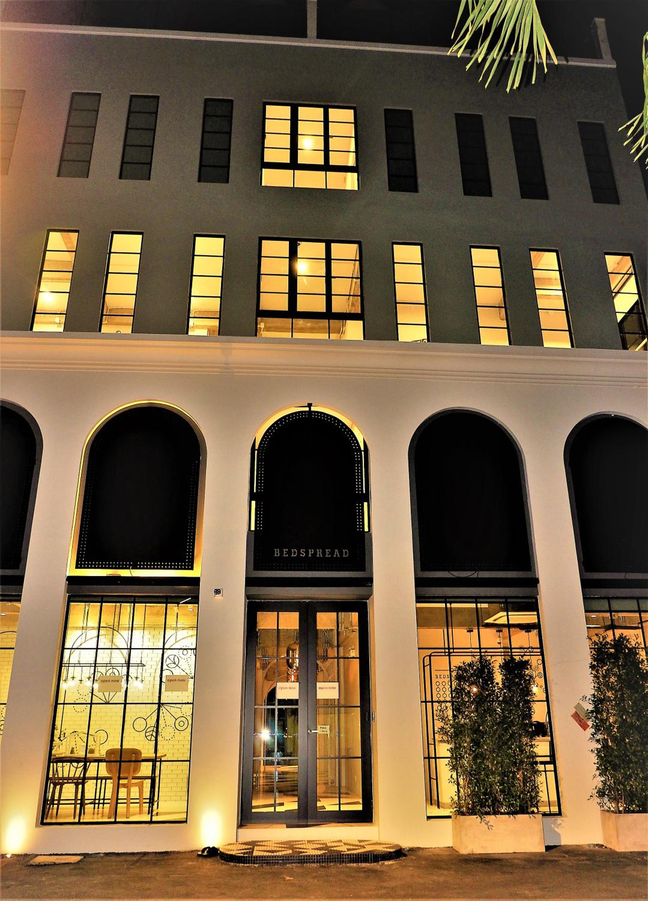 Hotel Bedspread Hostel - Image 1