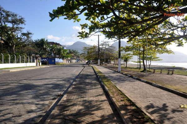 Casa Gomes com 3 suítes e ar-condicionado até 12 pessoas em Ubatuba Itaguá