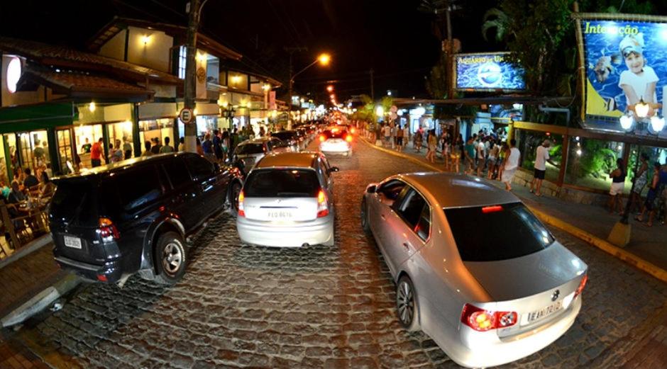 Casa Gomes com 3 suítes e ar-condicionado até 12 pessoas em Ubatuba Itaguá