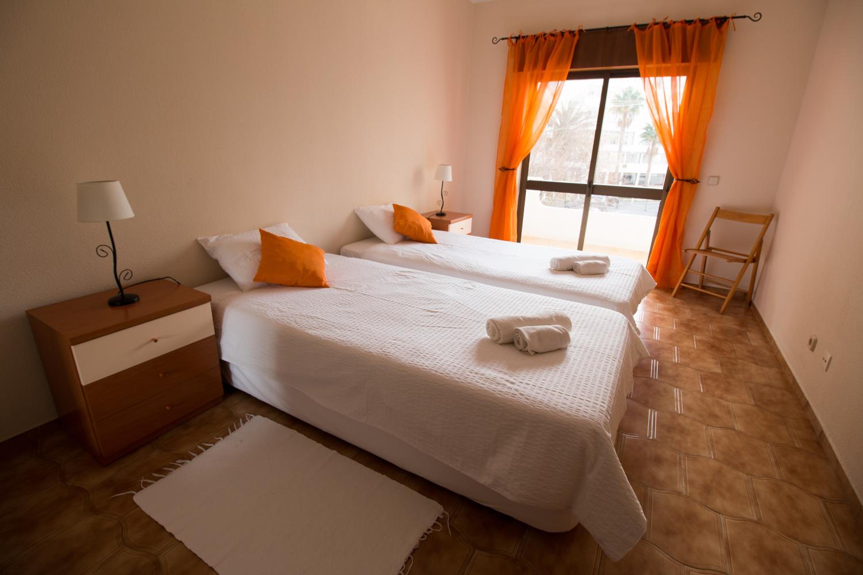 Perfect Loc Apartment Lagos 3 bedroom/2bth view 2