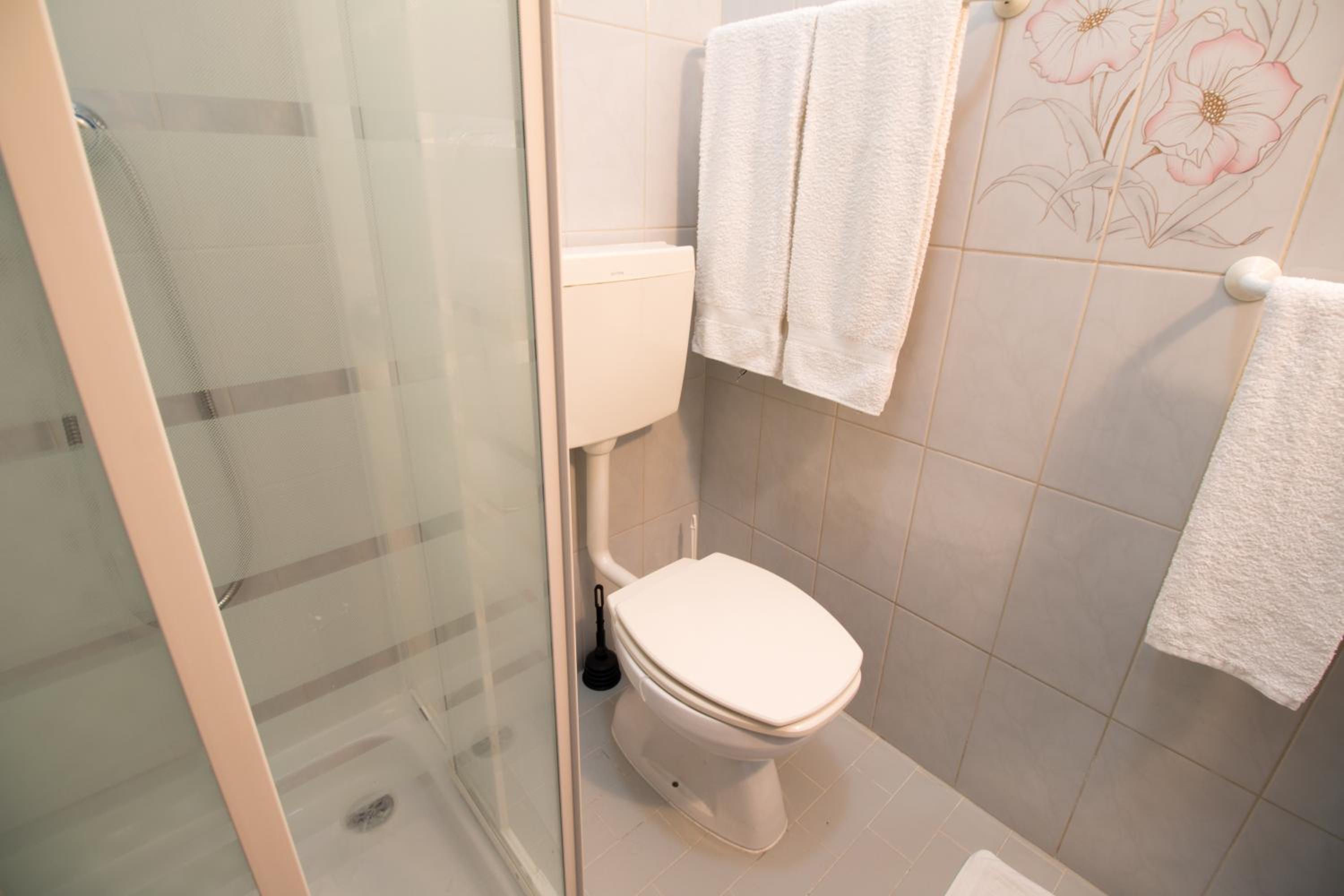 Perfect Loc Apartment Lagos 3 bedroom/2bth view 3