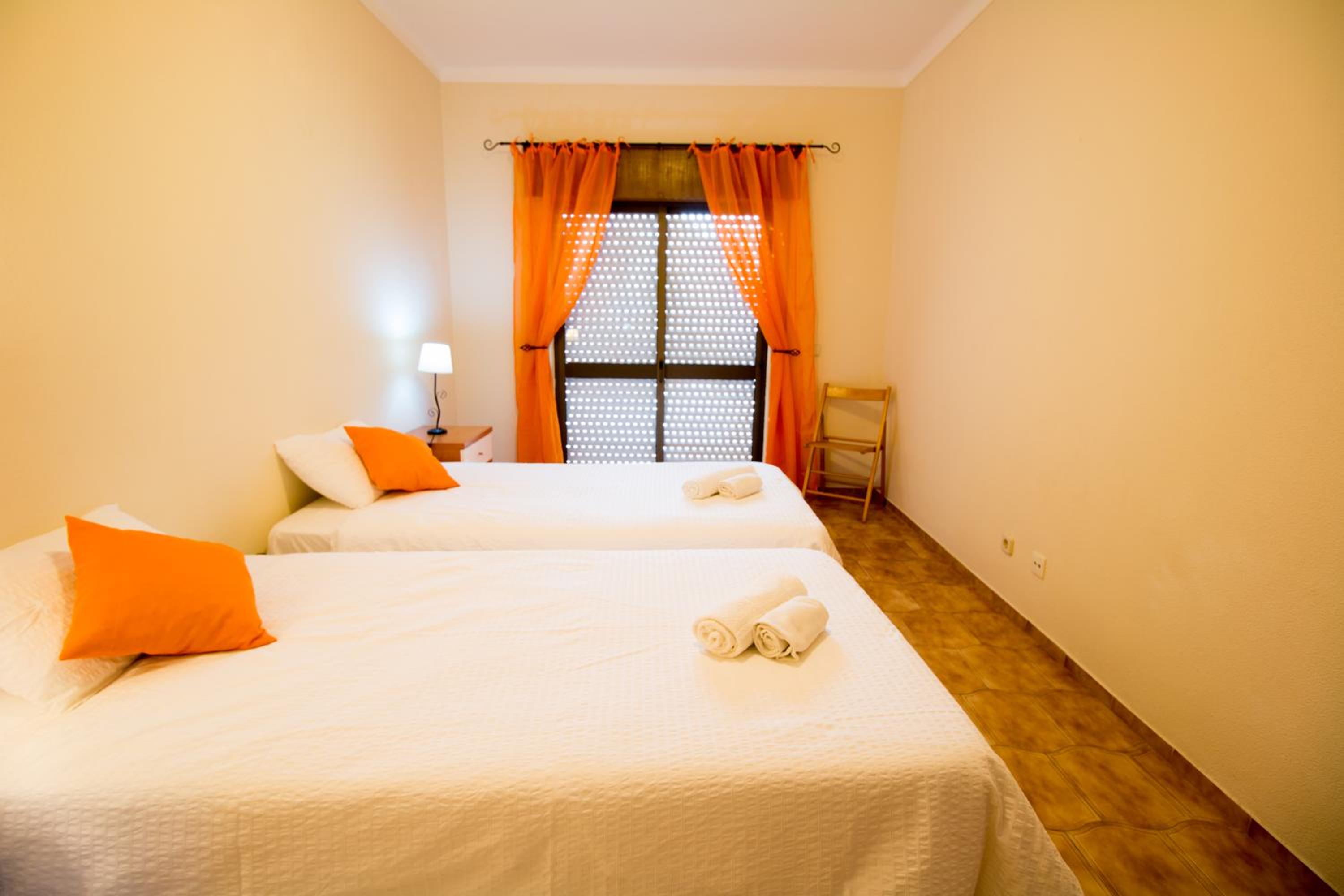 Perfect Loc Apartment Lagos 3 bedroom/2bth view 4